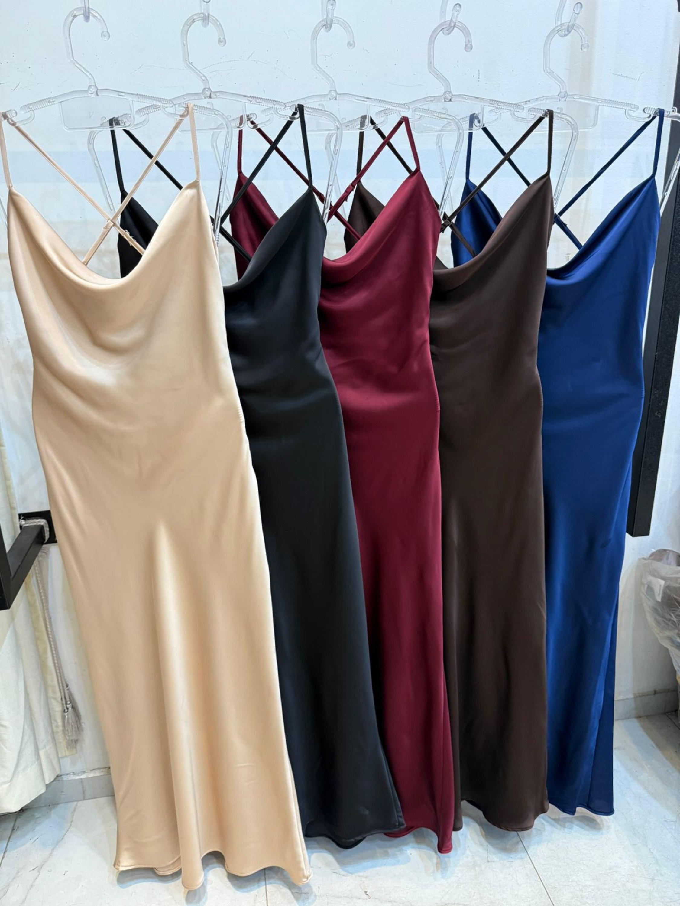 Vestido de cetim longo YY2973-1