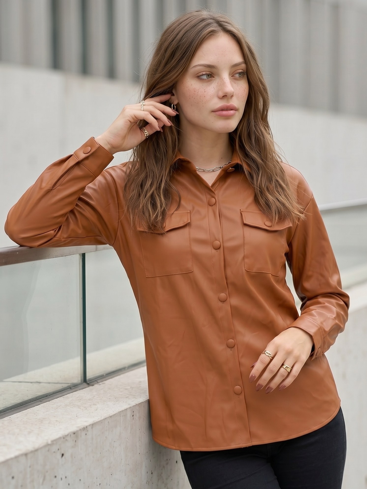Camisa Feminina Over Size em Courino