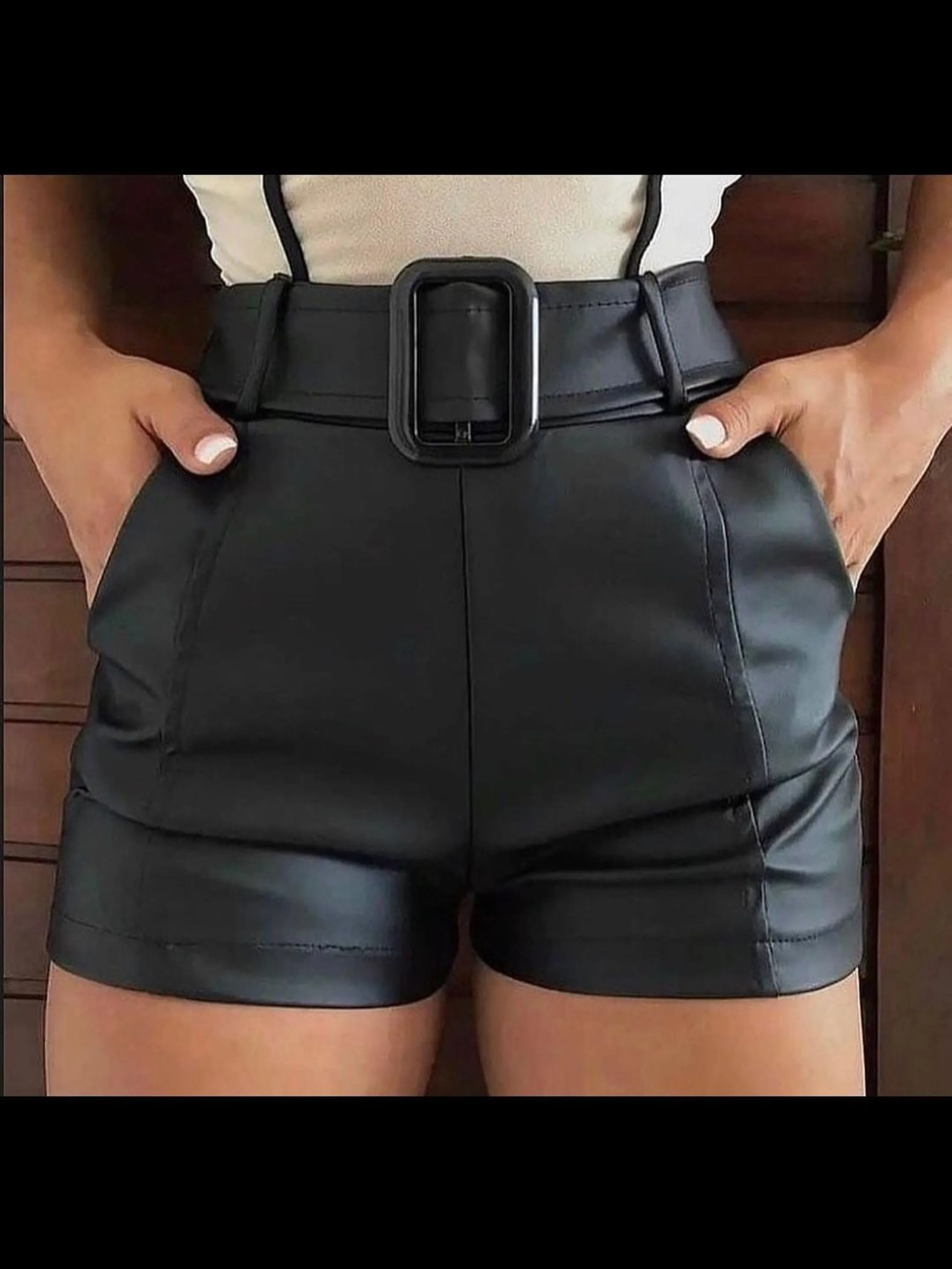 Short courino fake modelos variados conforme a disponibilidade da loja