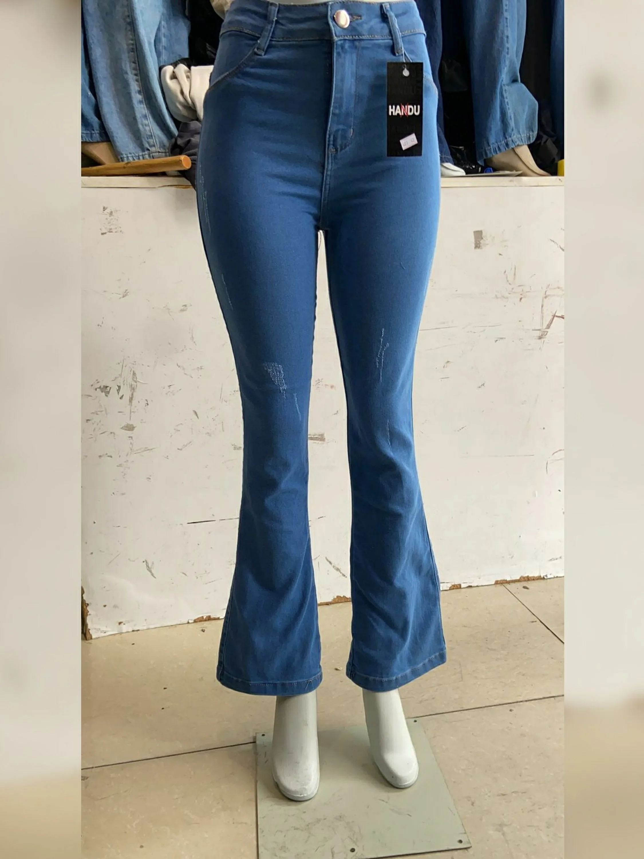 Calça feminina jeans flare com lycra 687