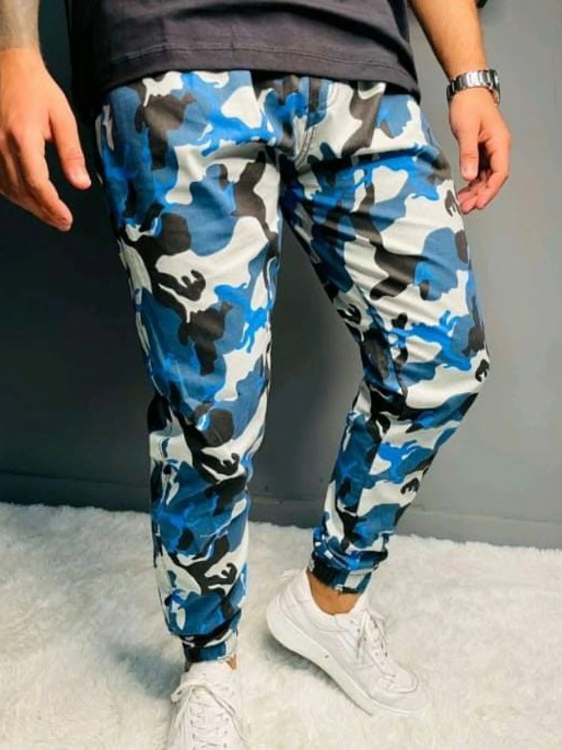 Calça jogger masculina camuflada colorida