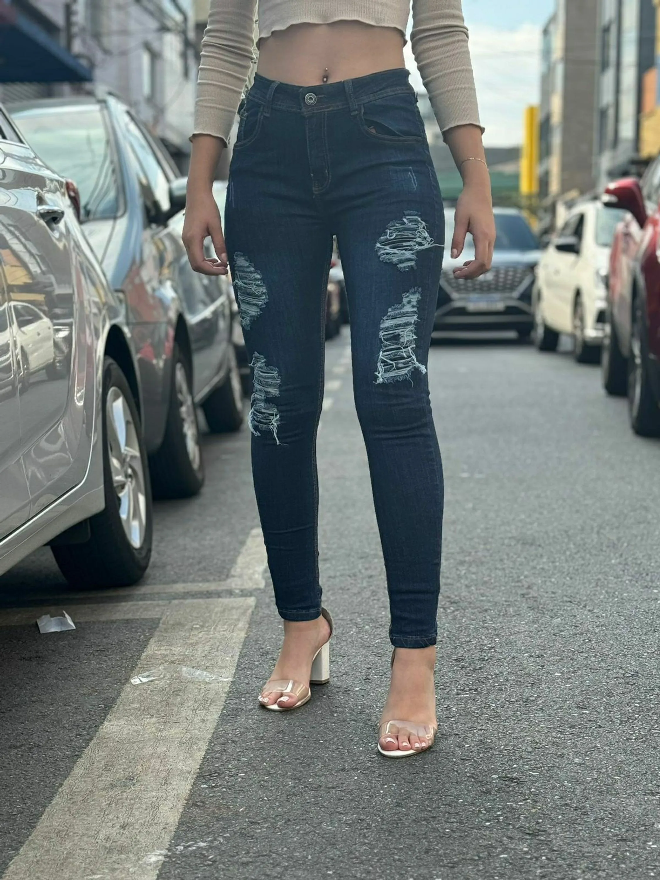 Calça jeans feminina rasgada 3% lycra