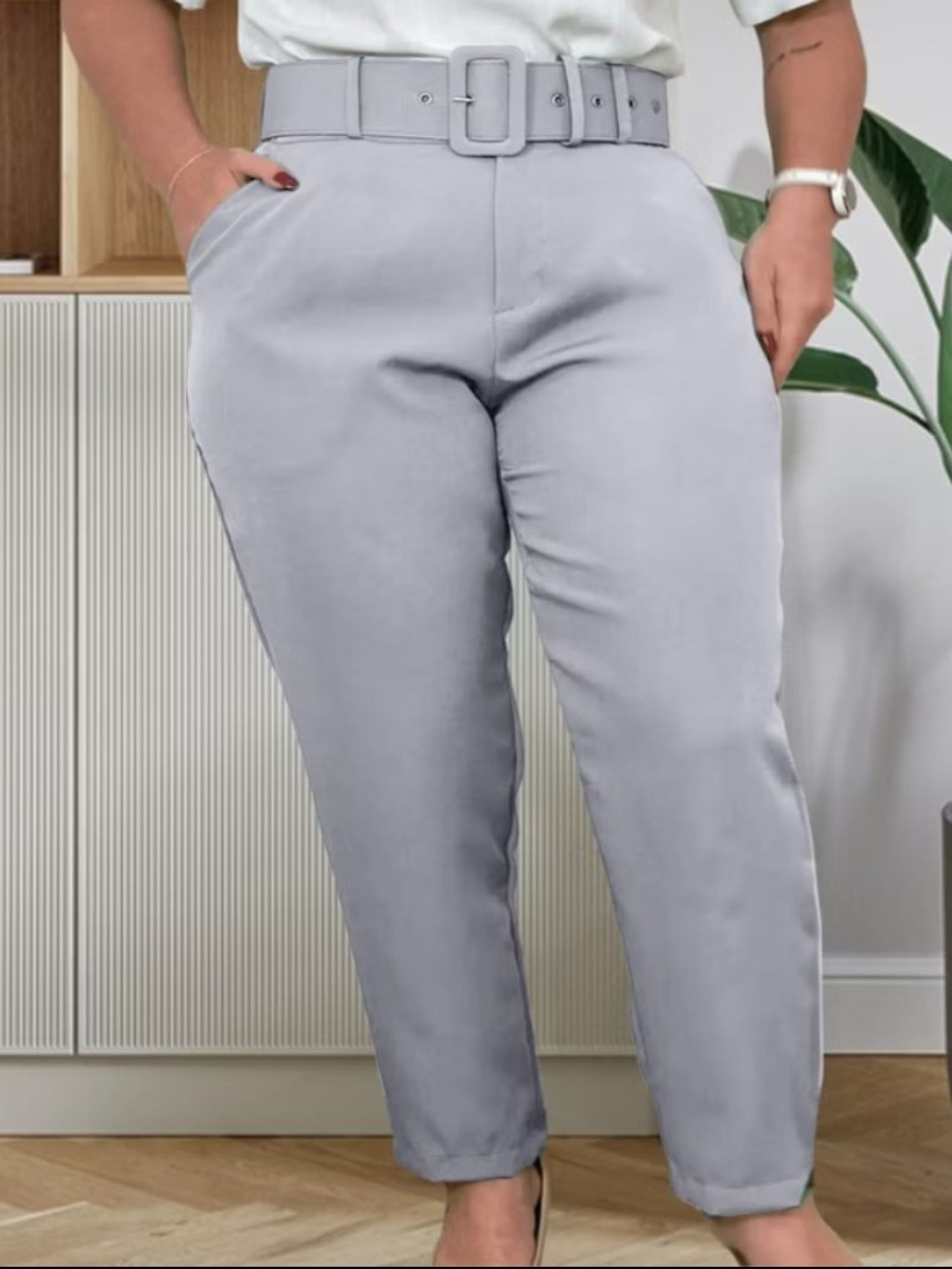 Calça Alfaiataria com cinto Plus C0038