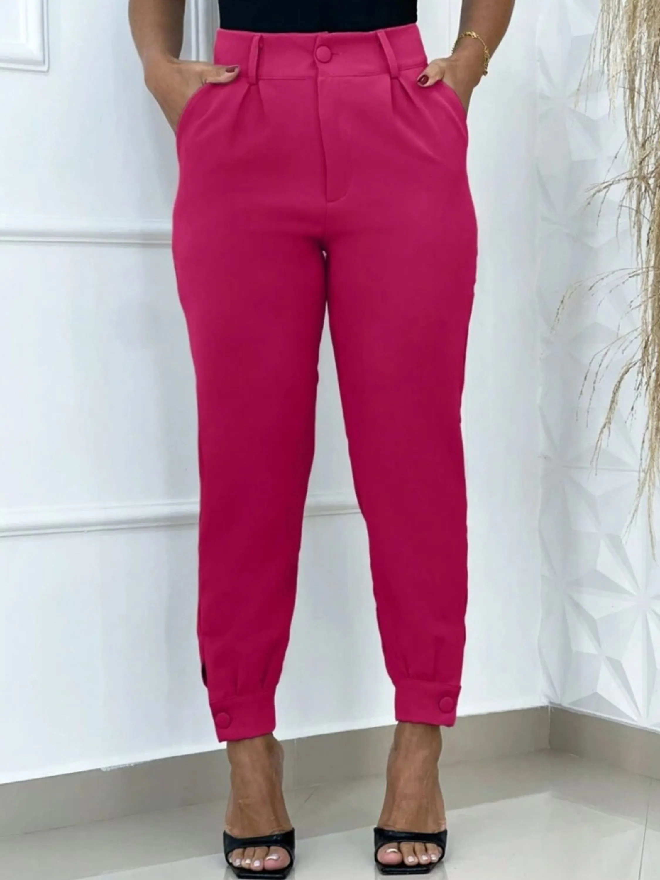 Calça Jogger cenoura Com Botões no calcanhar C777