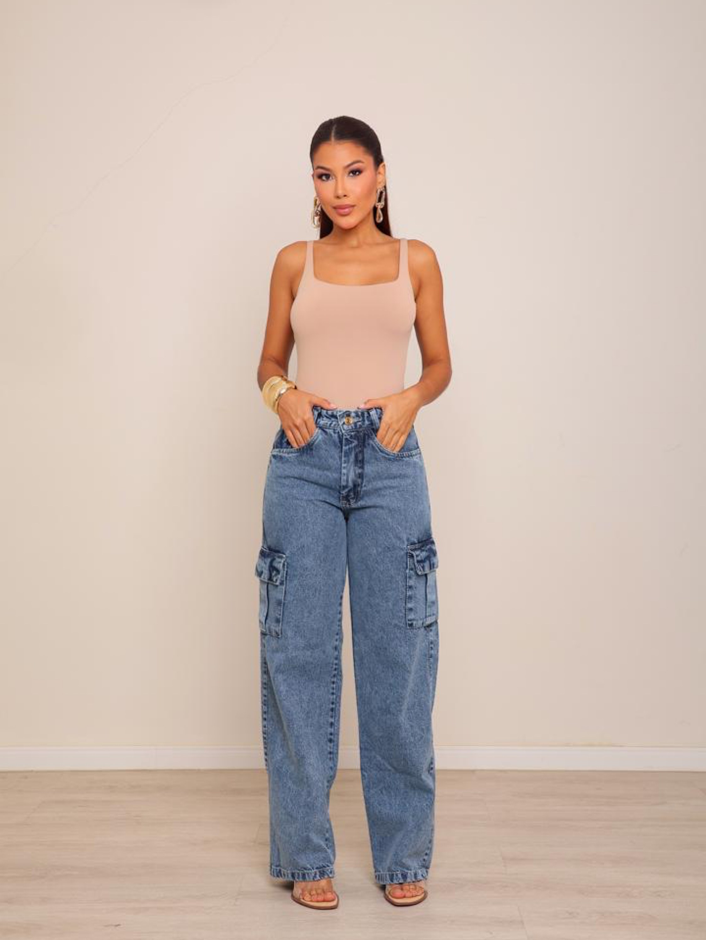 Calça wide leg cargo jeans feminina