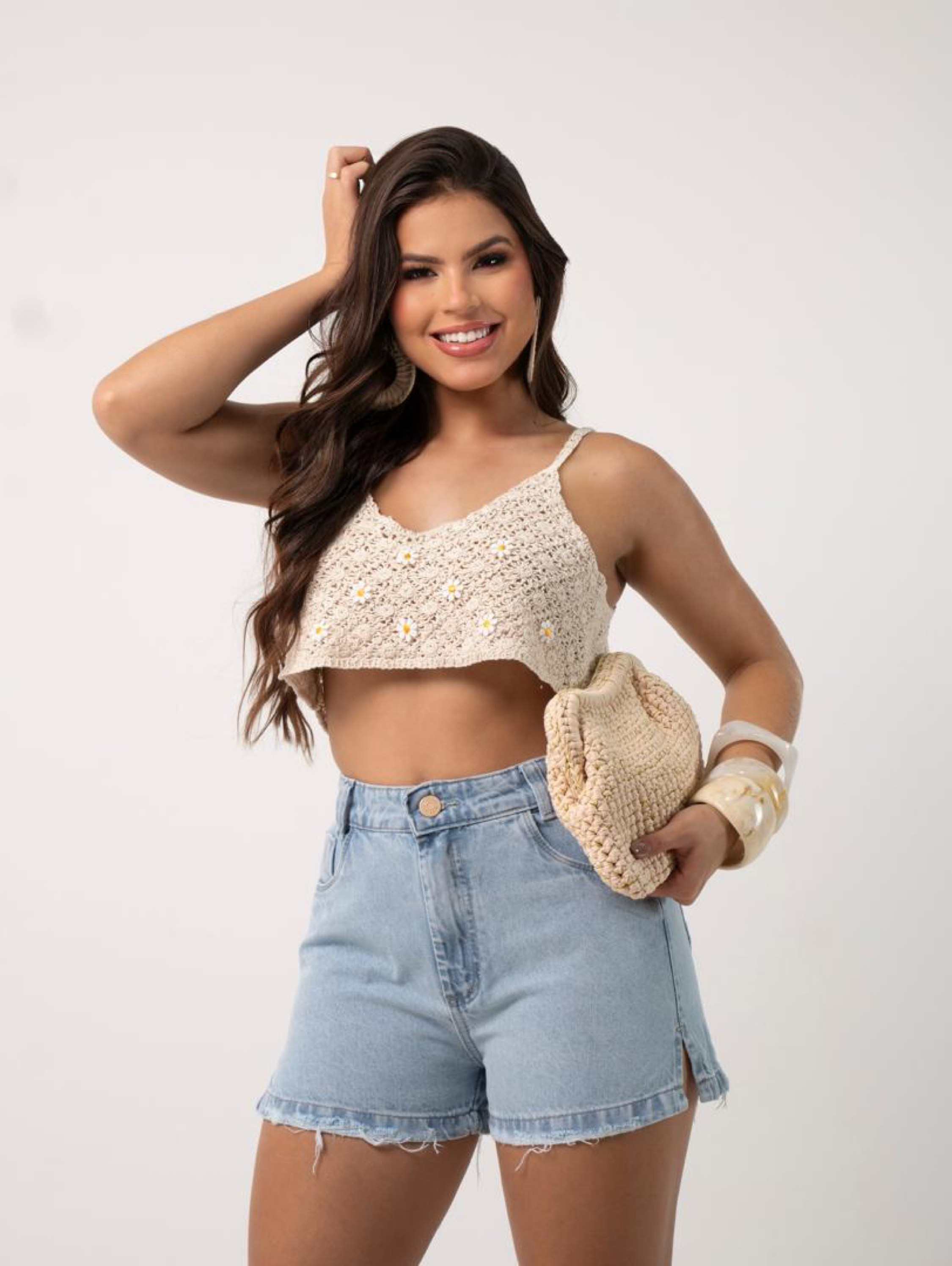 Short jeans feminino com abertura