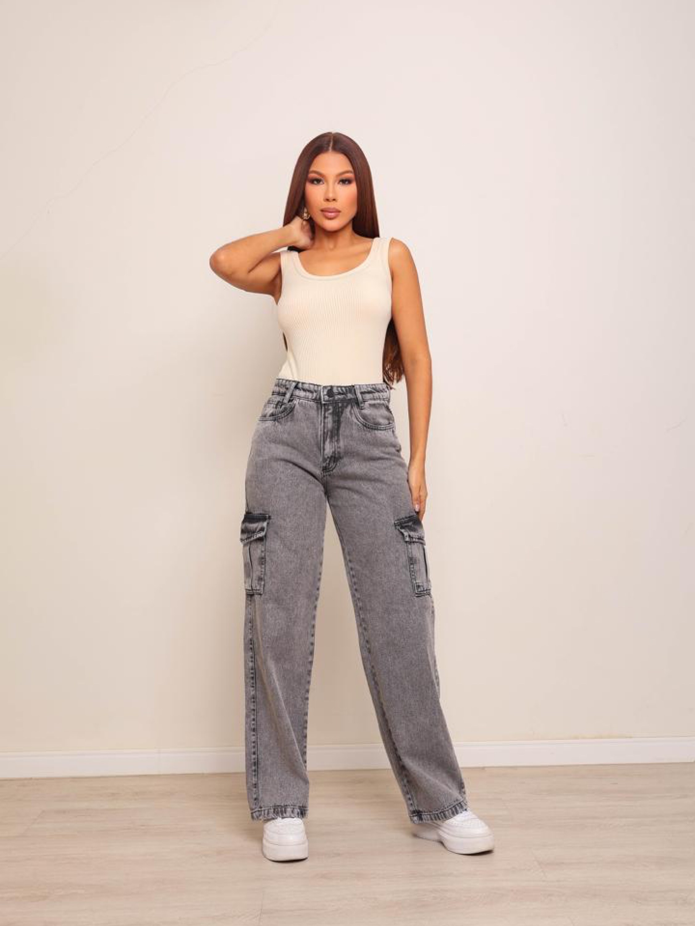 Calça wide leg cargo jeans feminina
