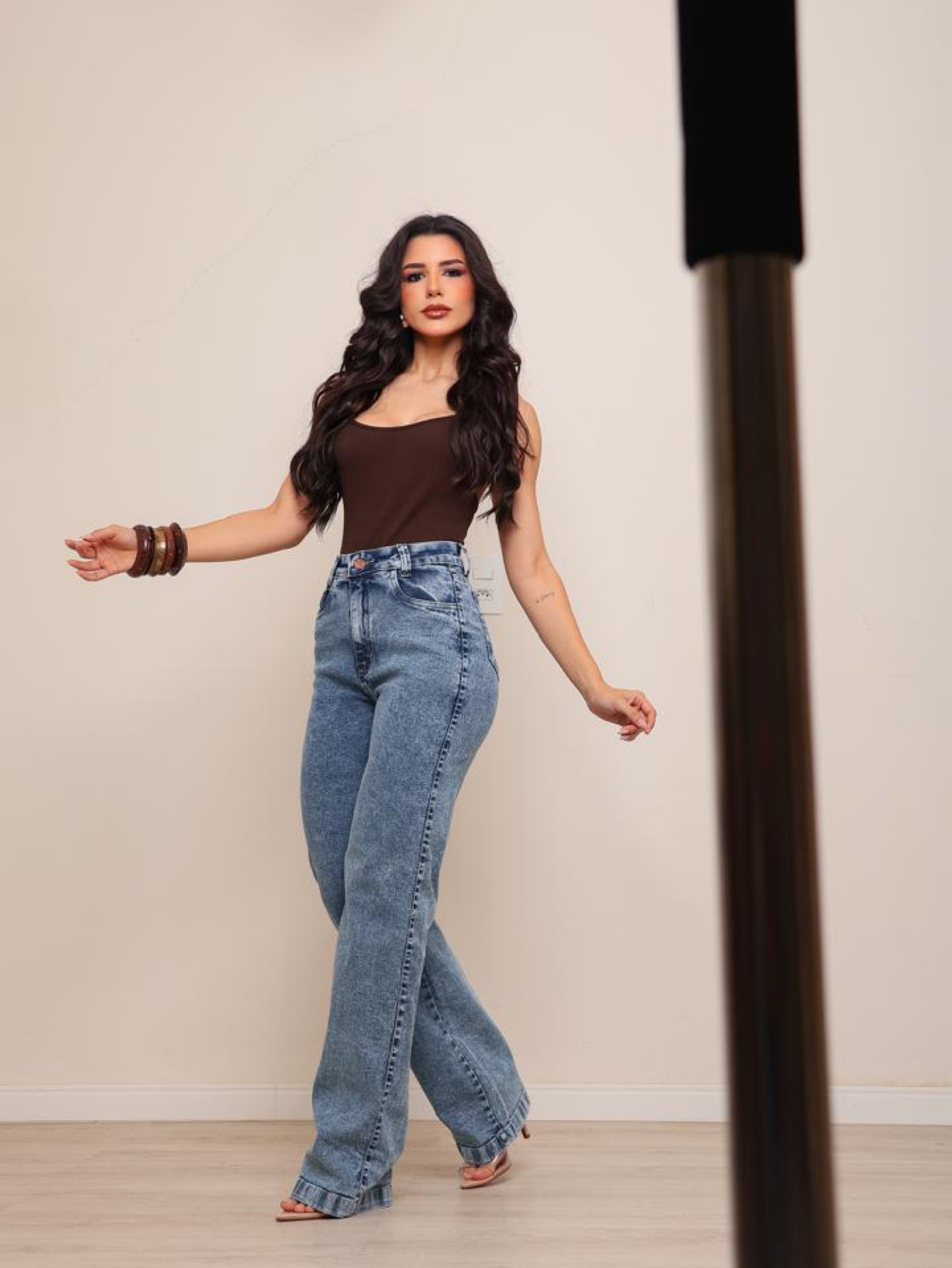 Calça wide leg jeans feminina com lycra