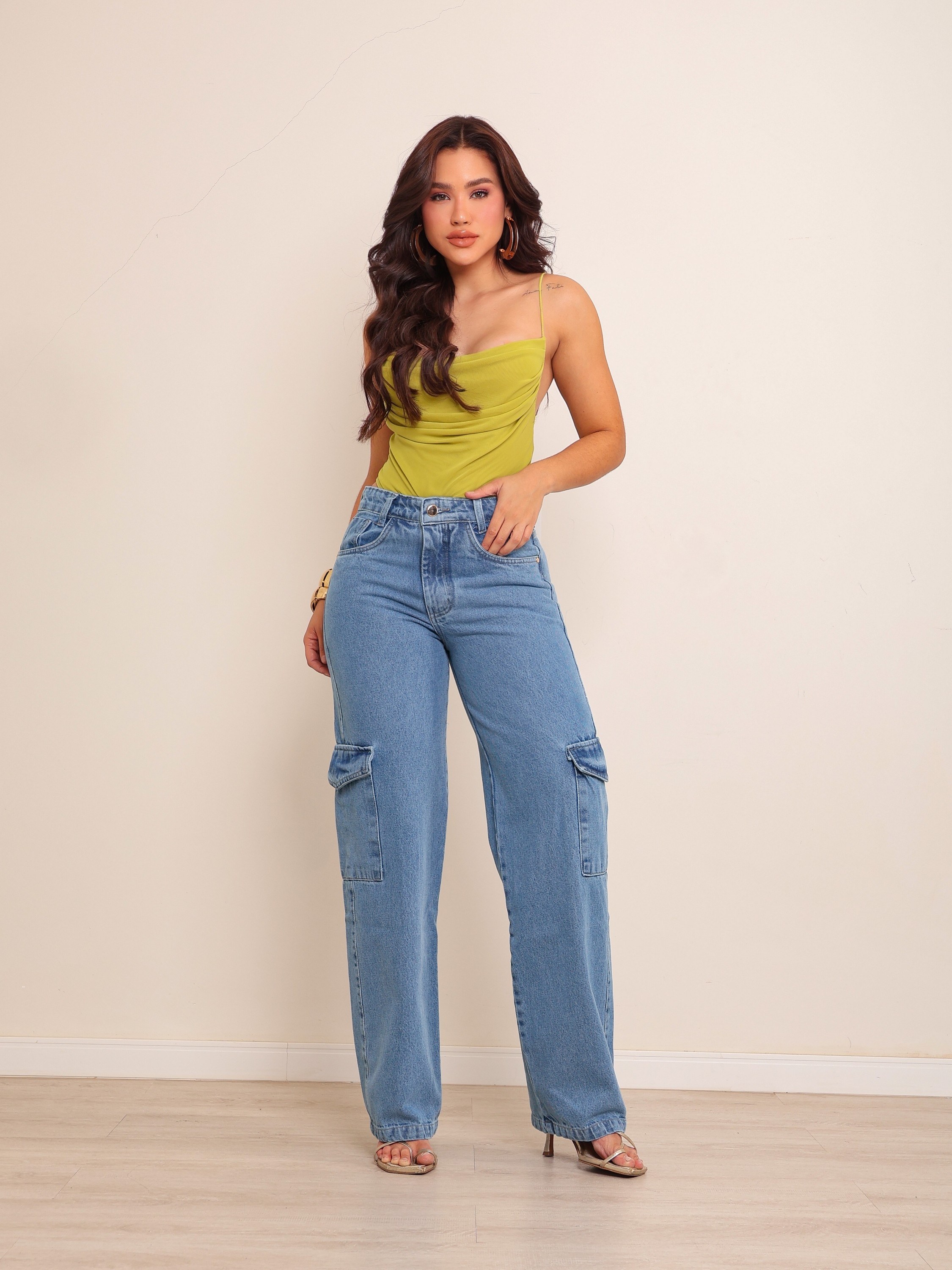 calça wide leg cargo jeans feminina