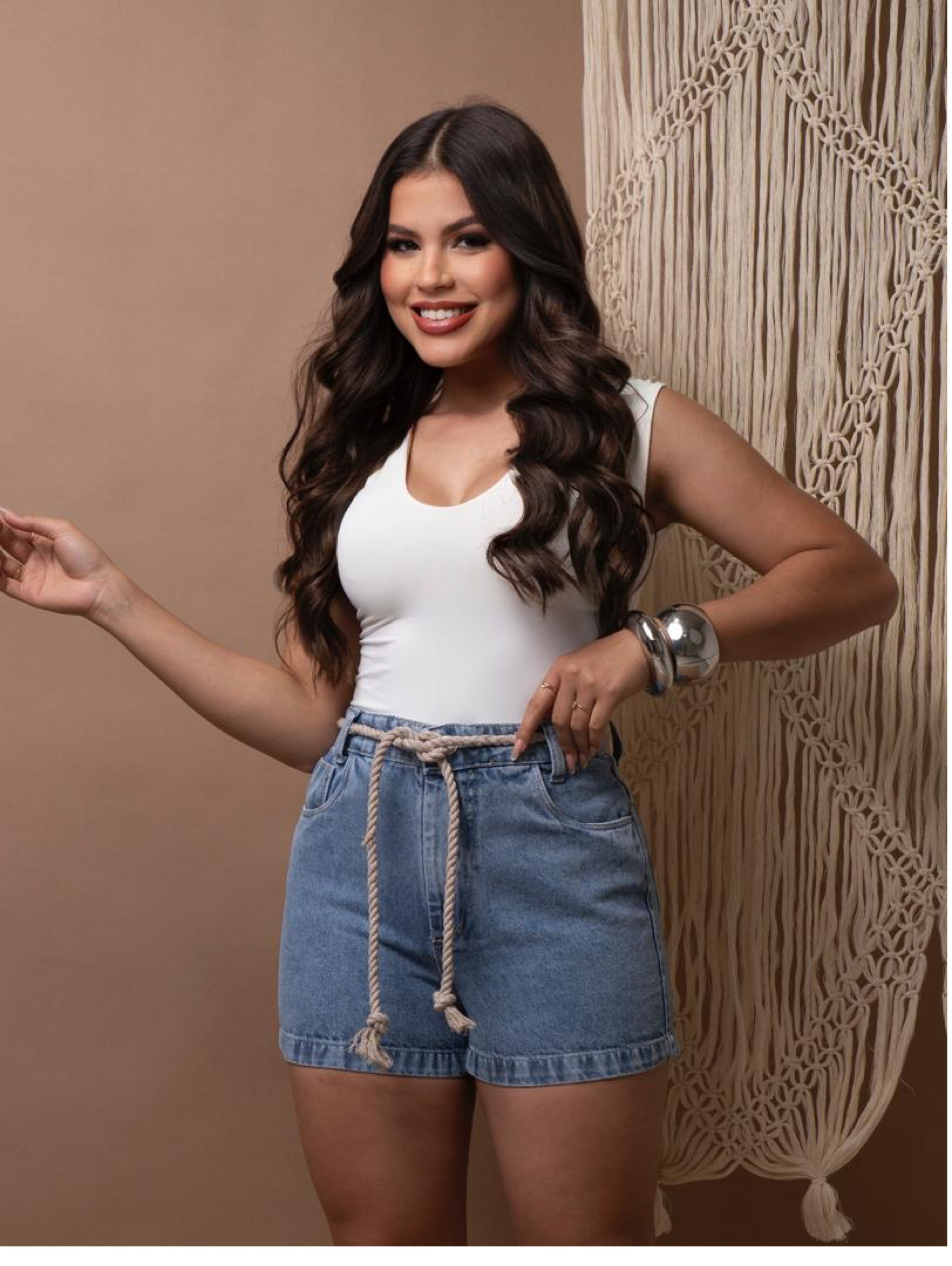 Short jeans feminino com cordonzinho