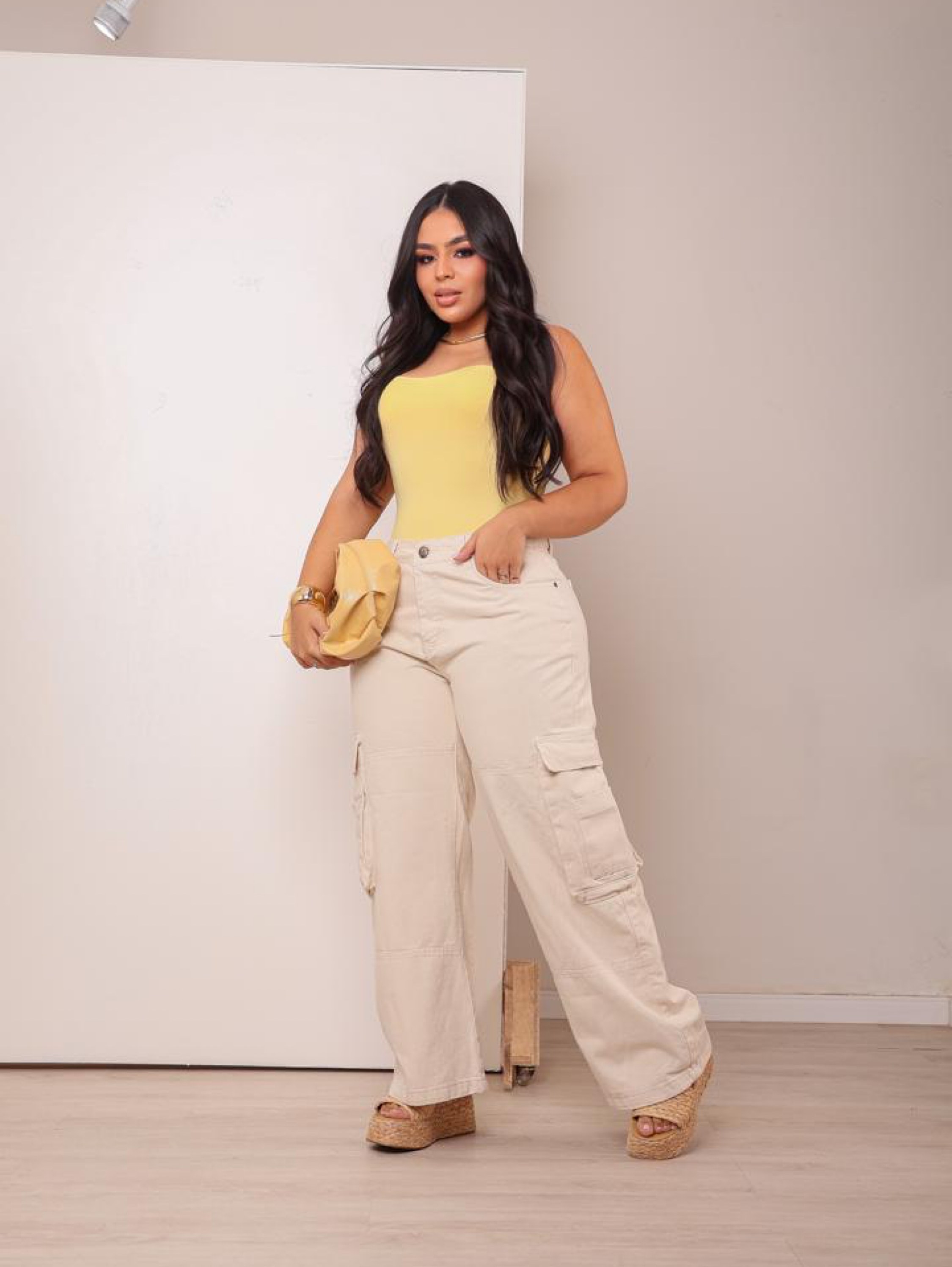 Calça wide leg cargo jeans feminina plus size