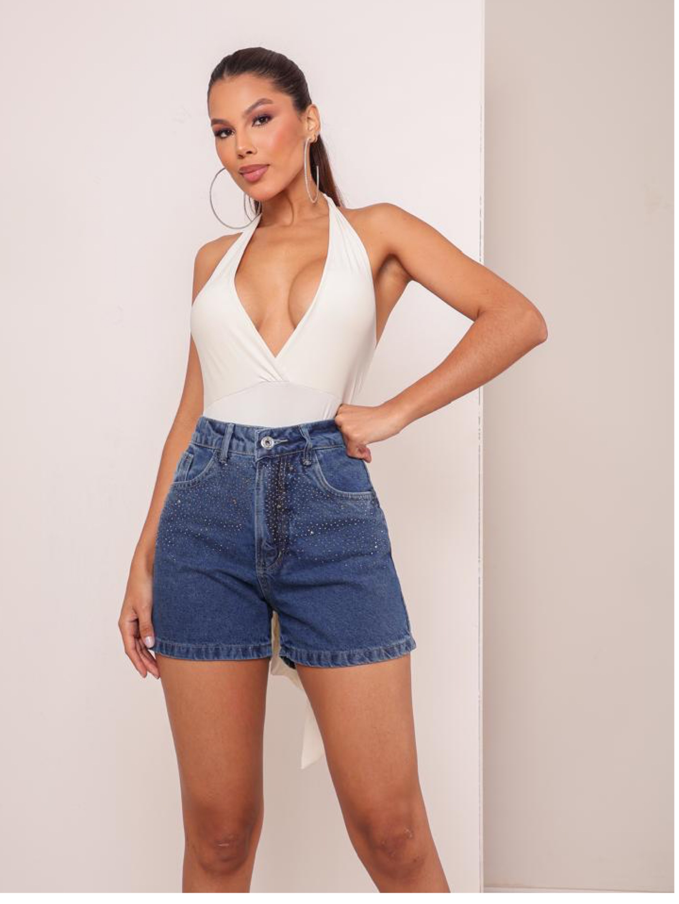 Short jeans feminino de strass