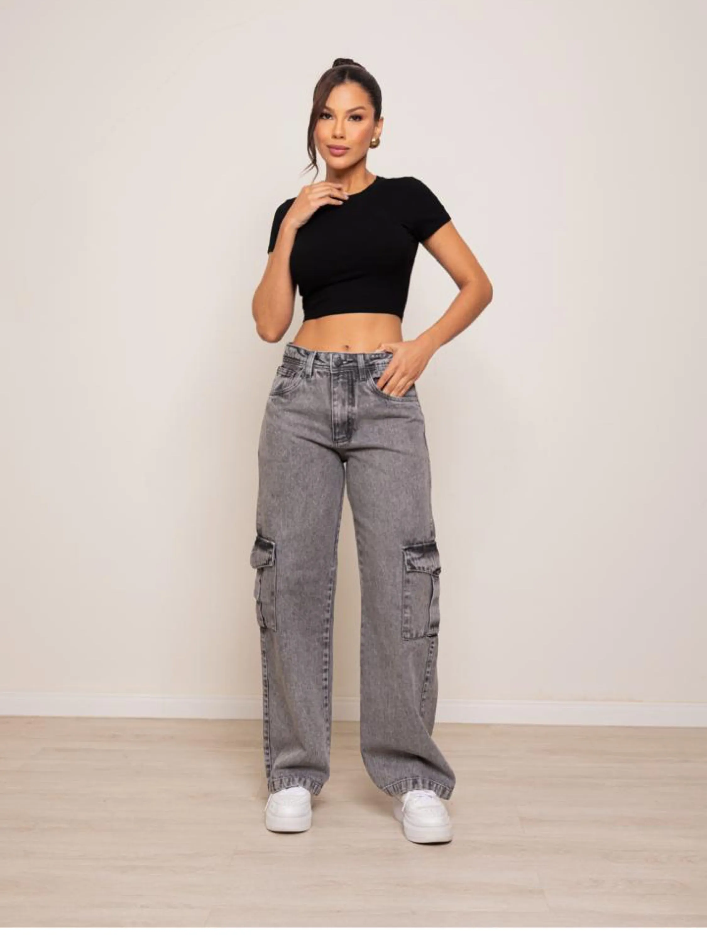 Calça wide leg cargo jeans feminina