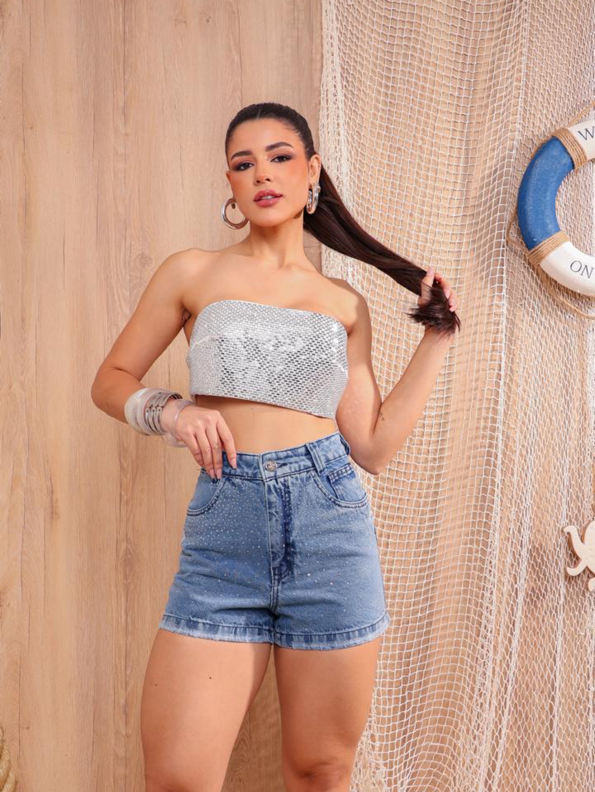 Short jeans feminino de strass