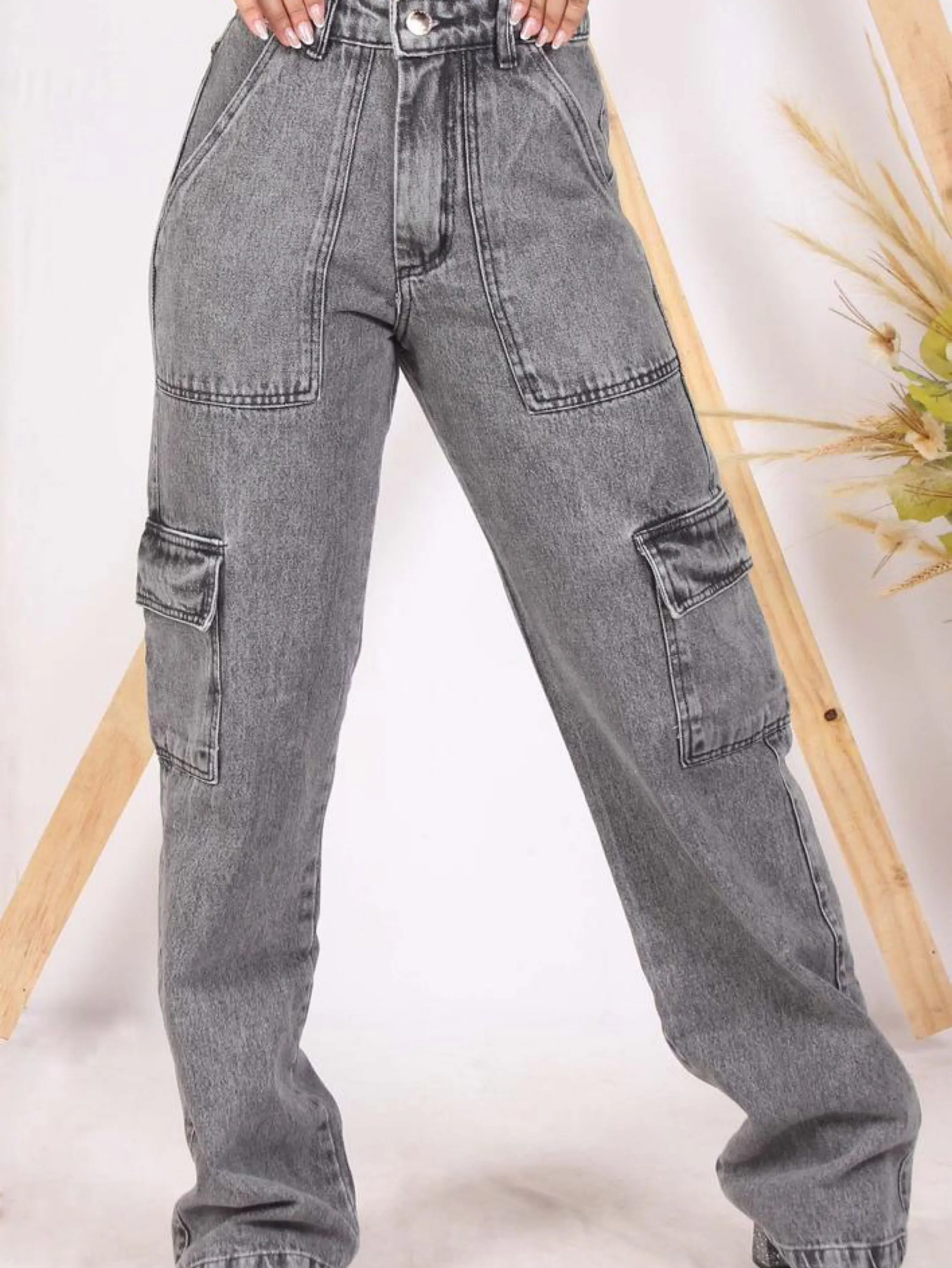 Calça wide leg cargo jeans feminina