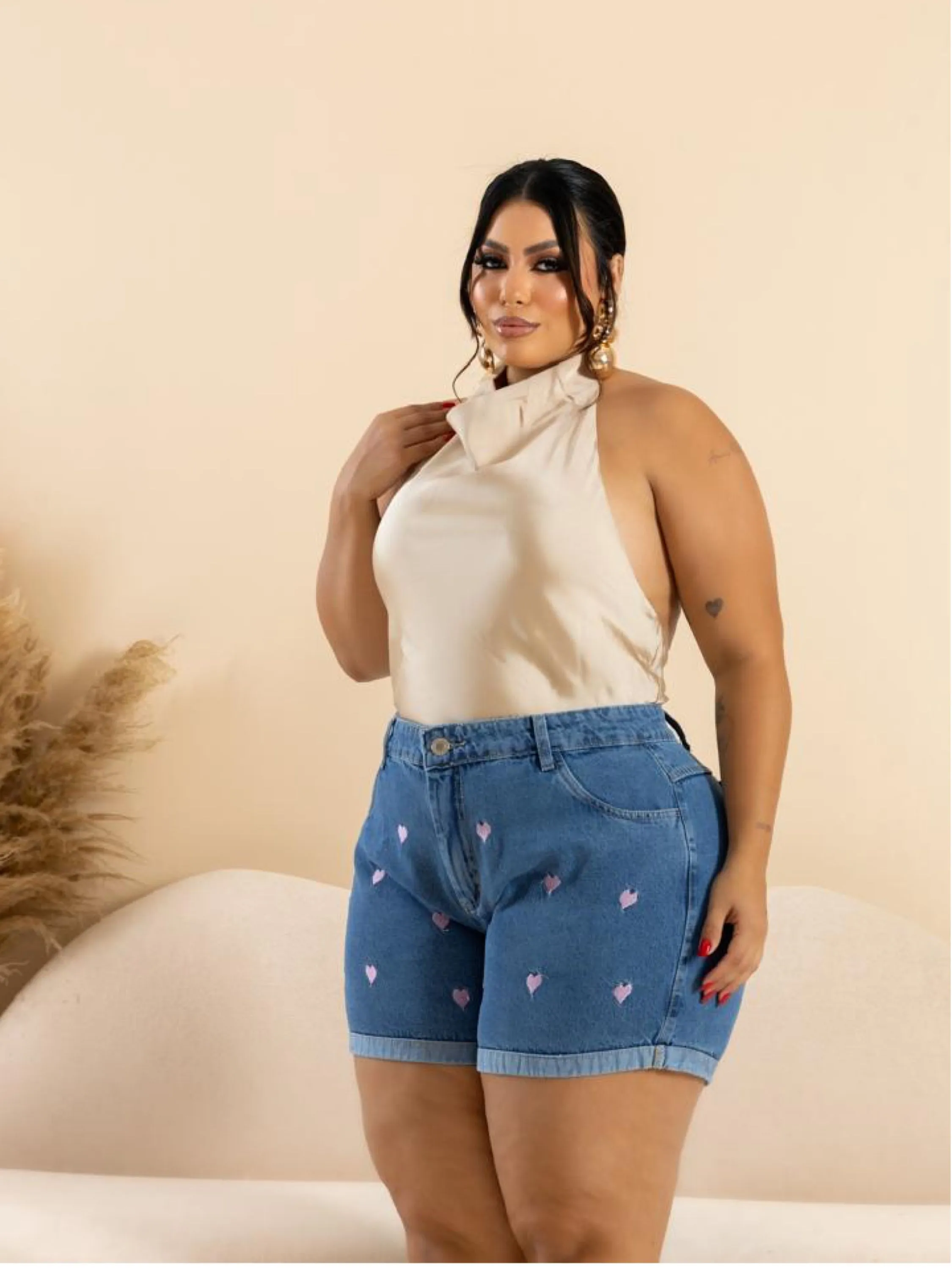 Short jeans feminino plus size bordado