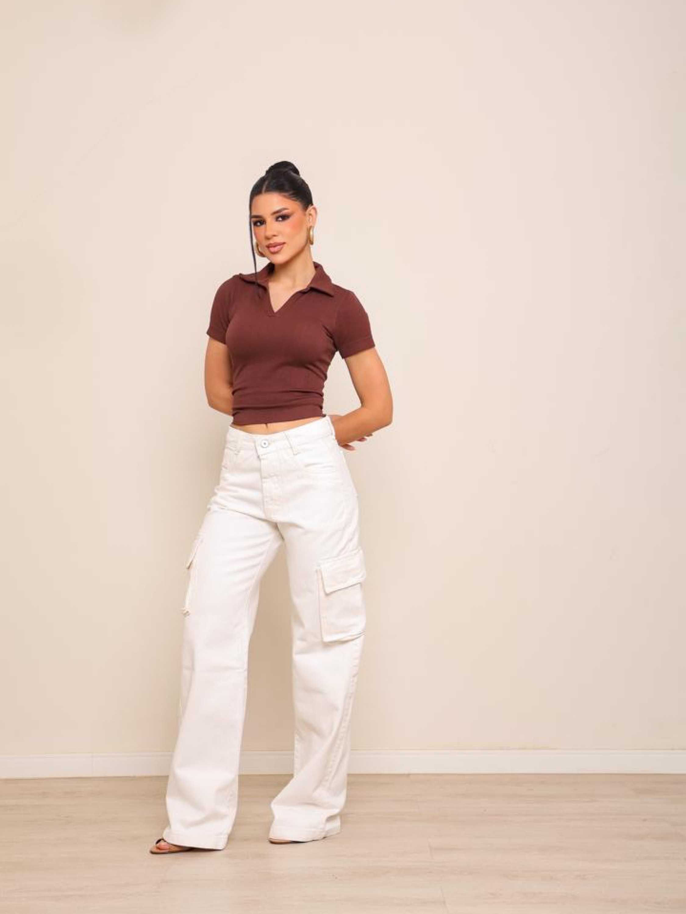 Calça wide leg cargo jeans feminina