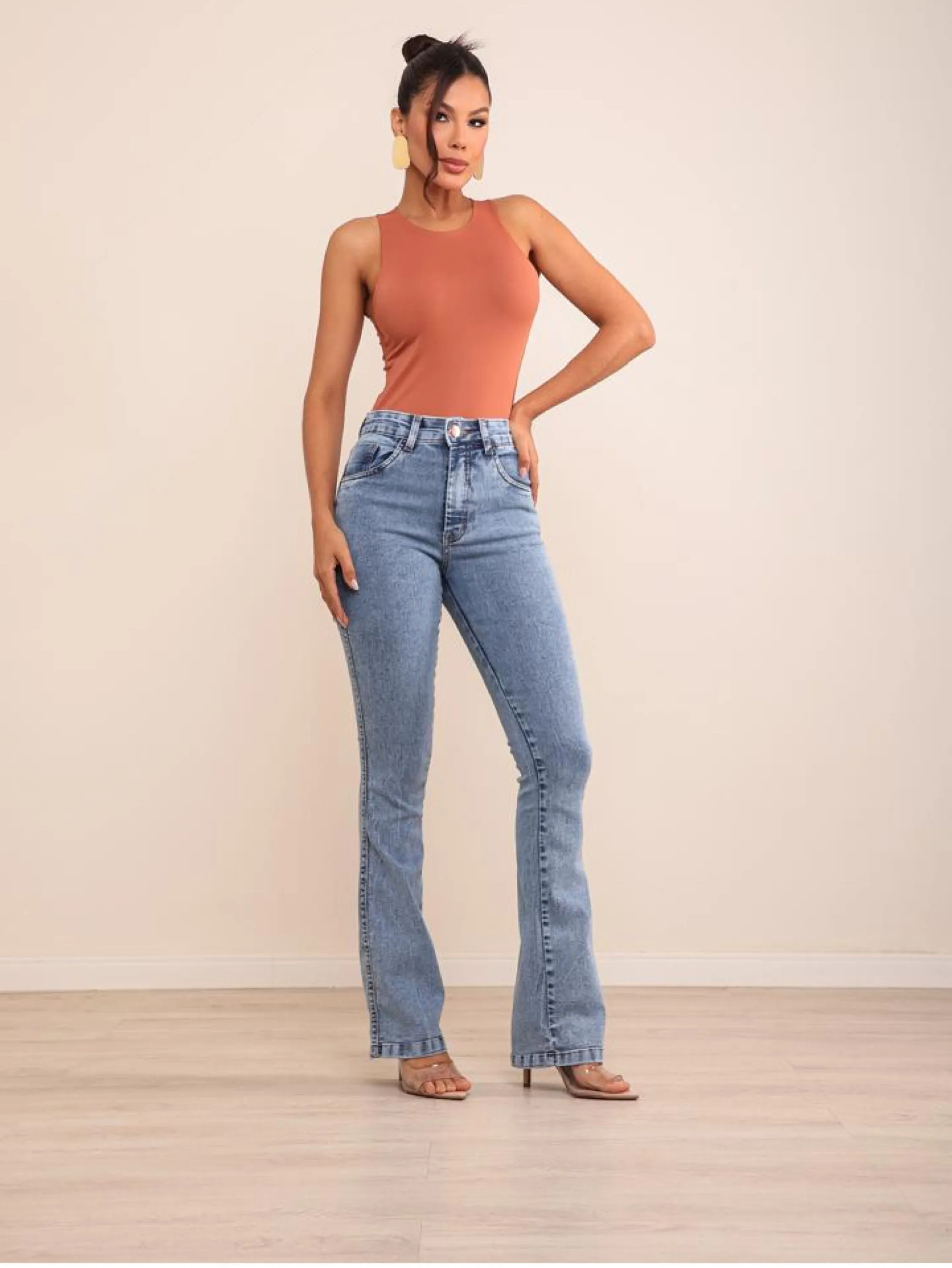 Calça flare jeans feminina
