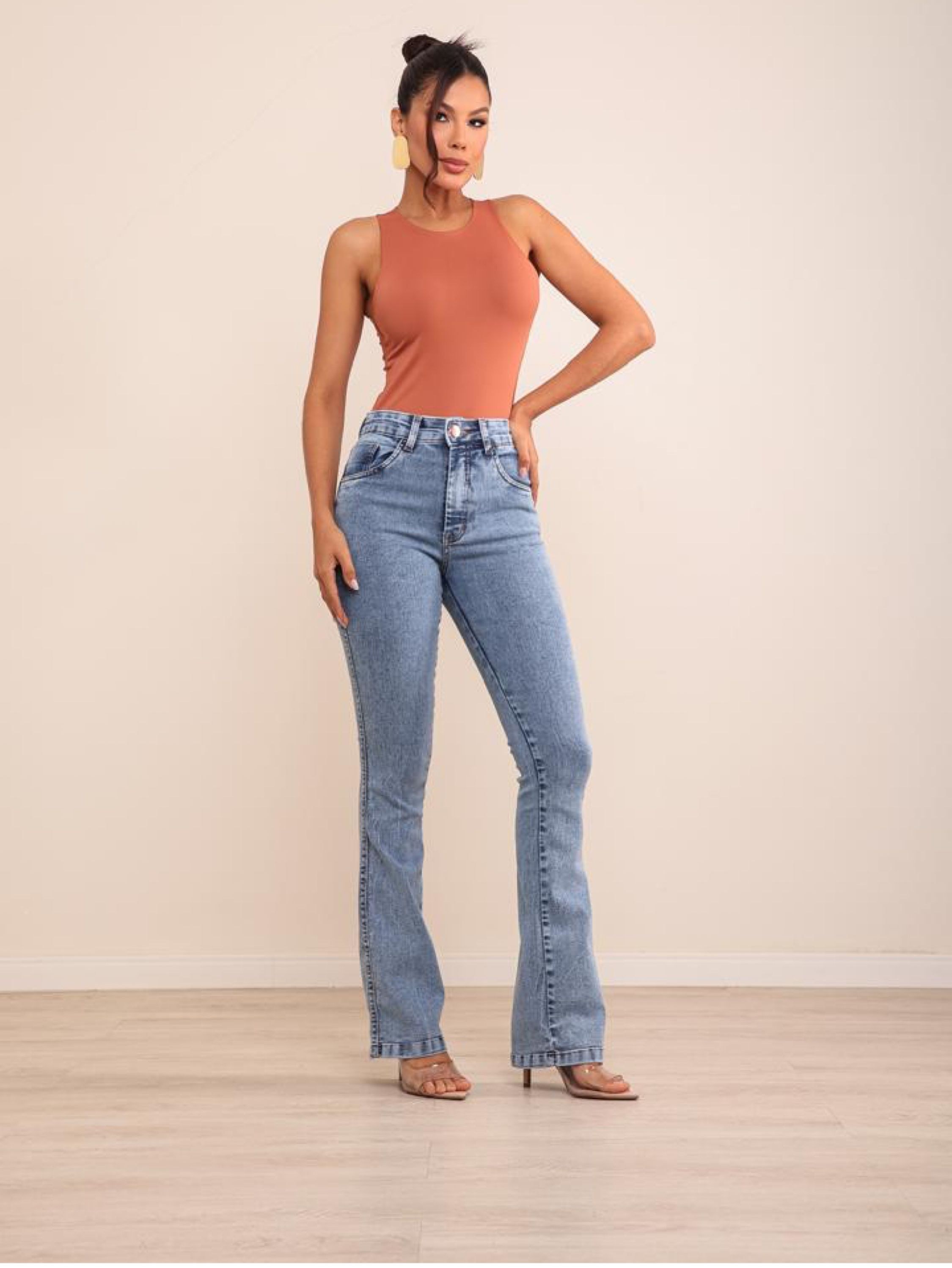 Calça flare jeans feminina