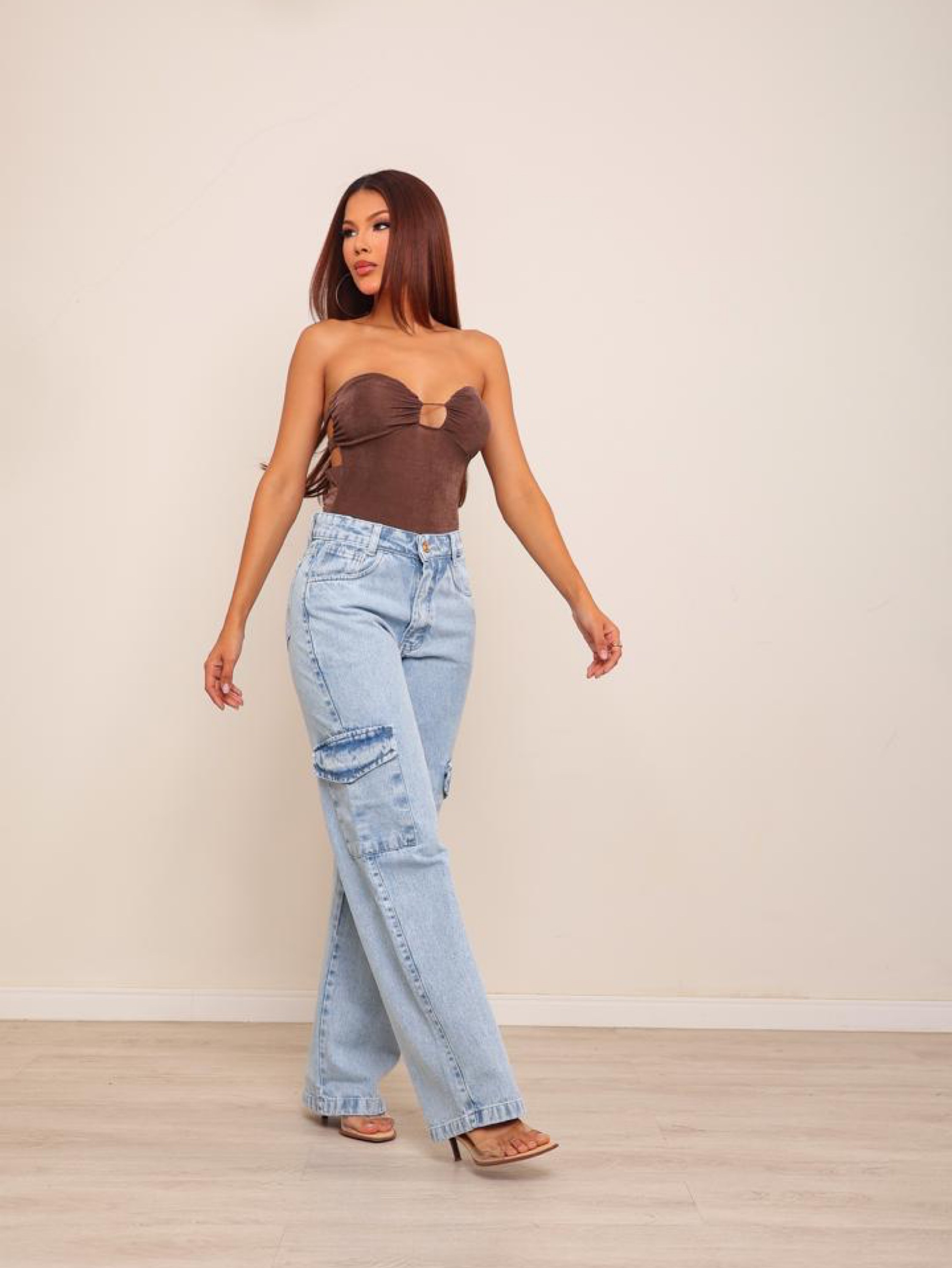 Calça wide leg cargo jeans feminina