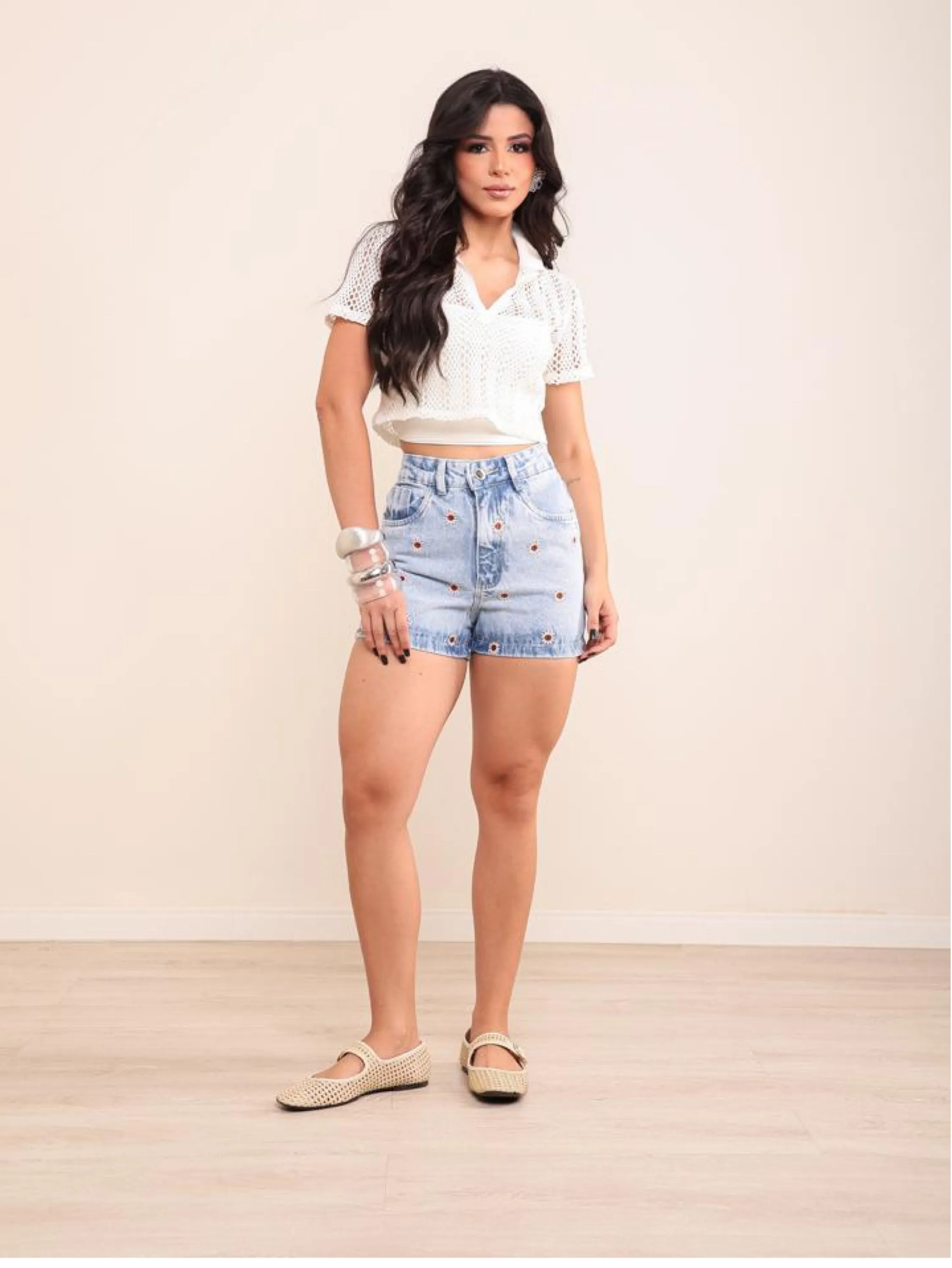 Short jeans feminino bordado