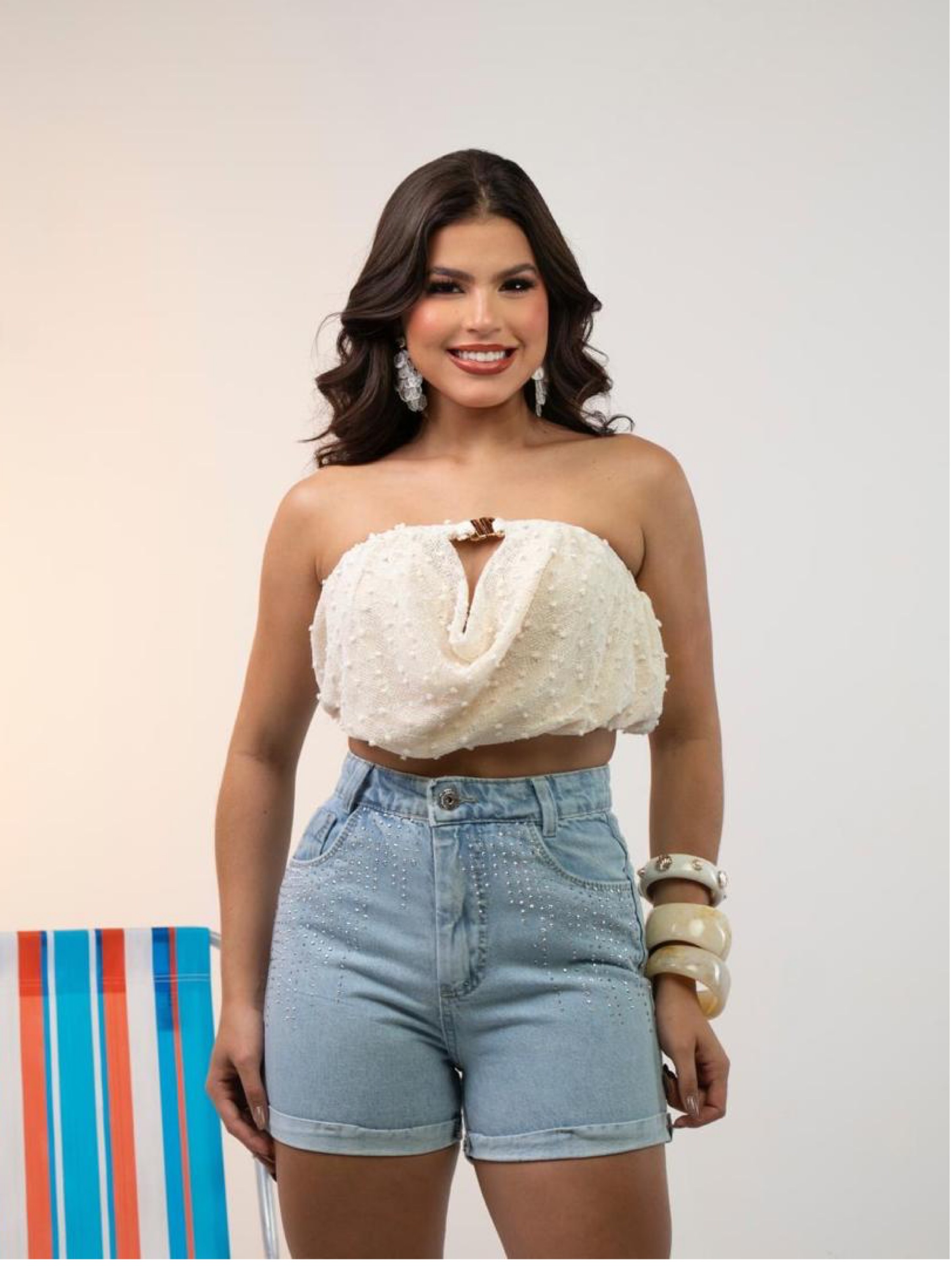 Short jeans feminino de strass