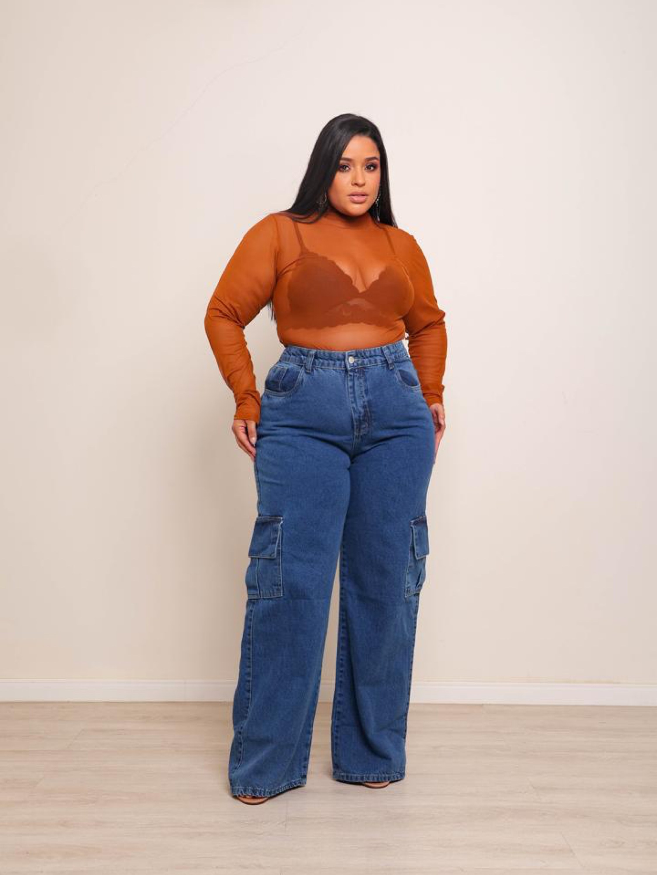 Calça wide leg cargo jeans feminina plus size