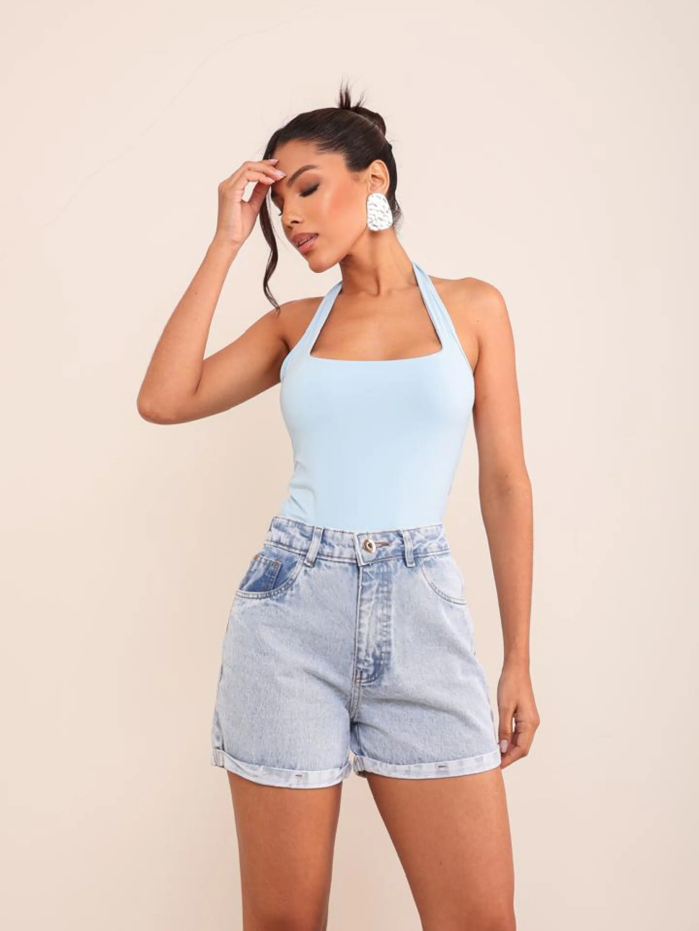 Short jeans feminino bordado