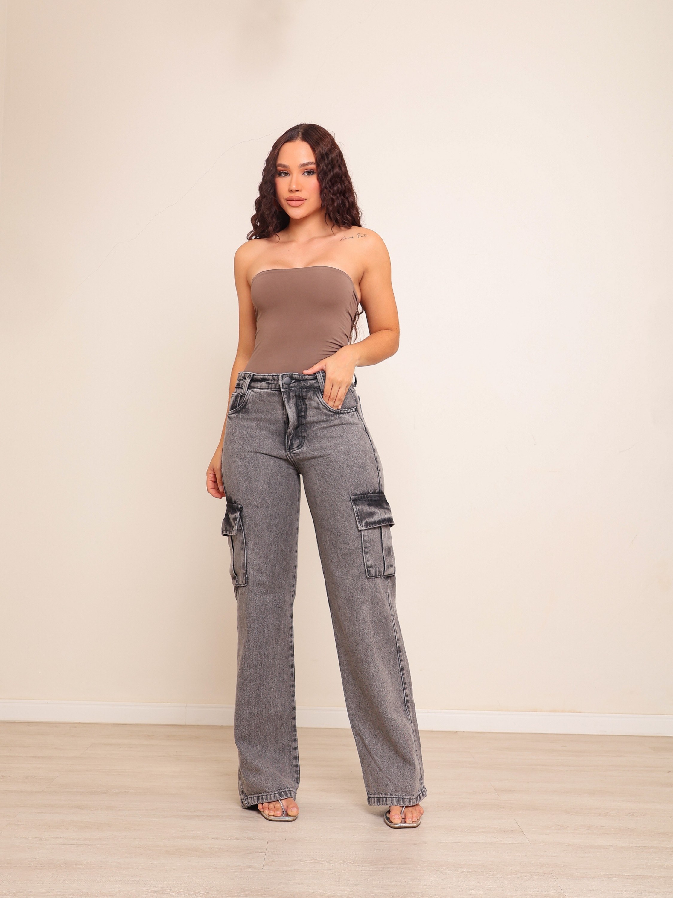 calça wide leg cargo jeans feminina