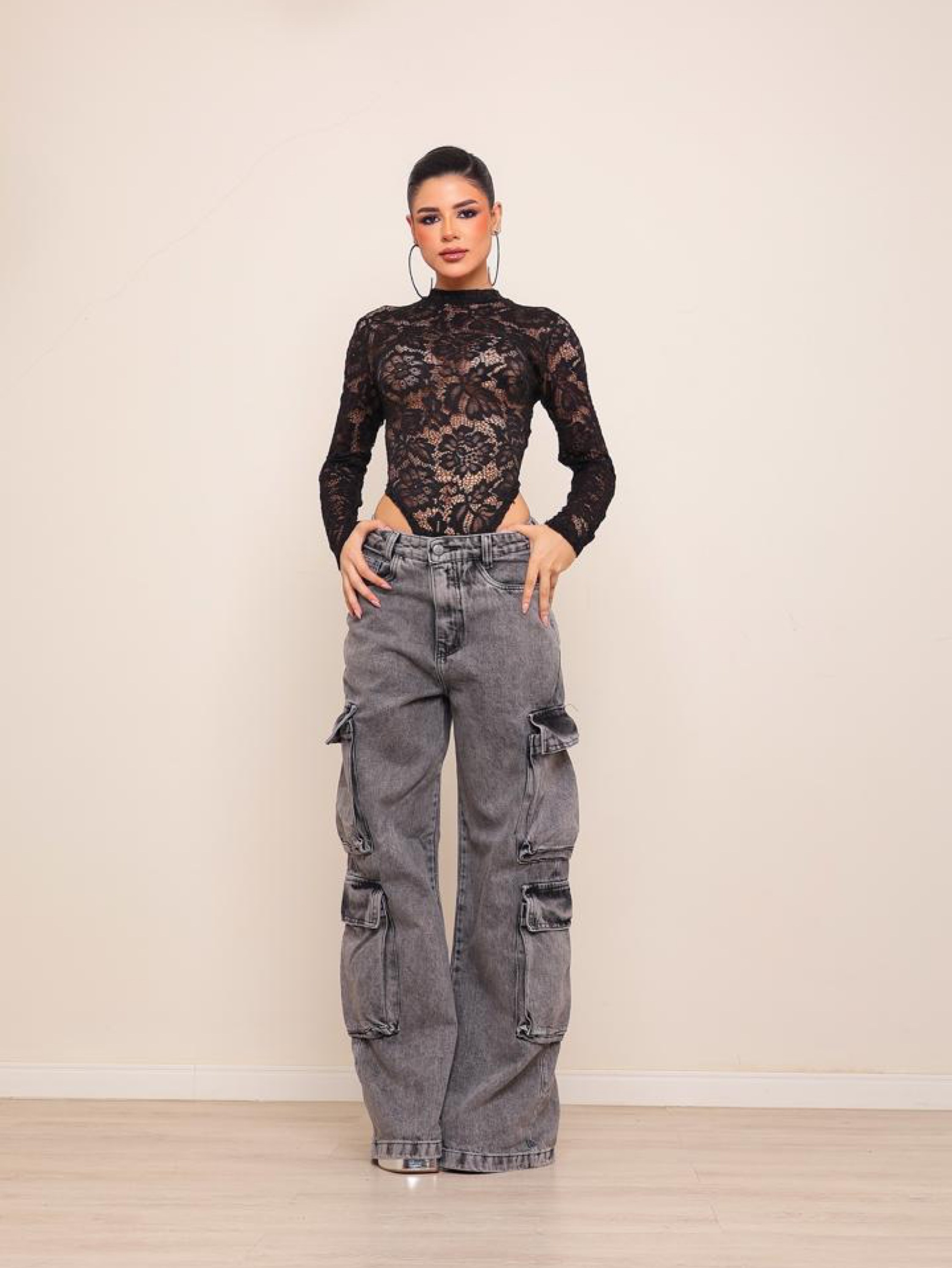 Calça wide leg cargo jeans feminina