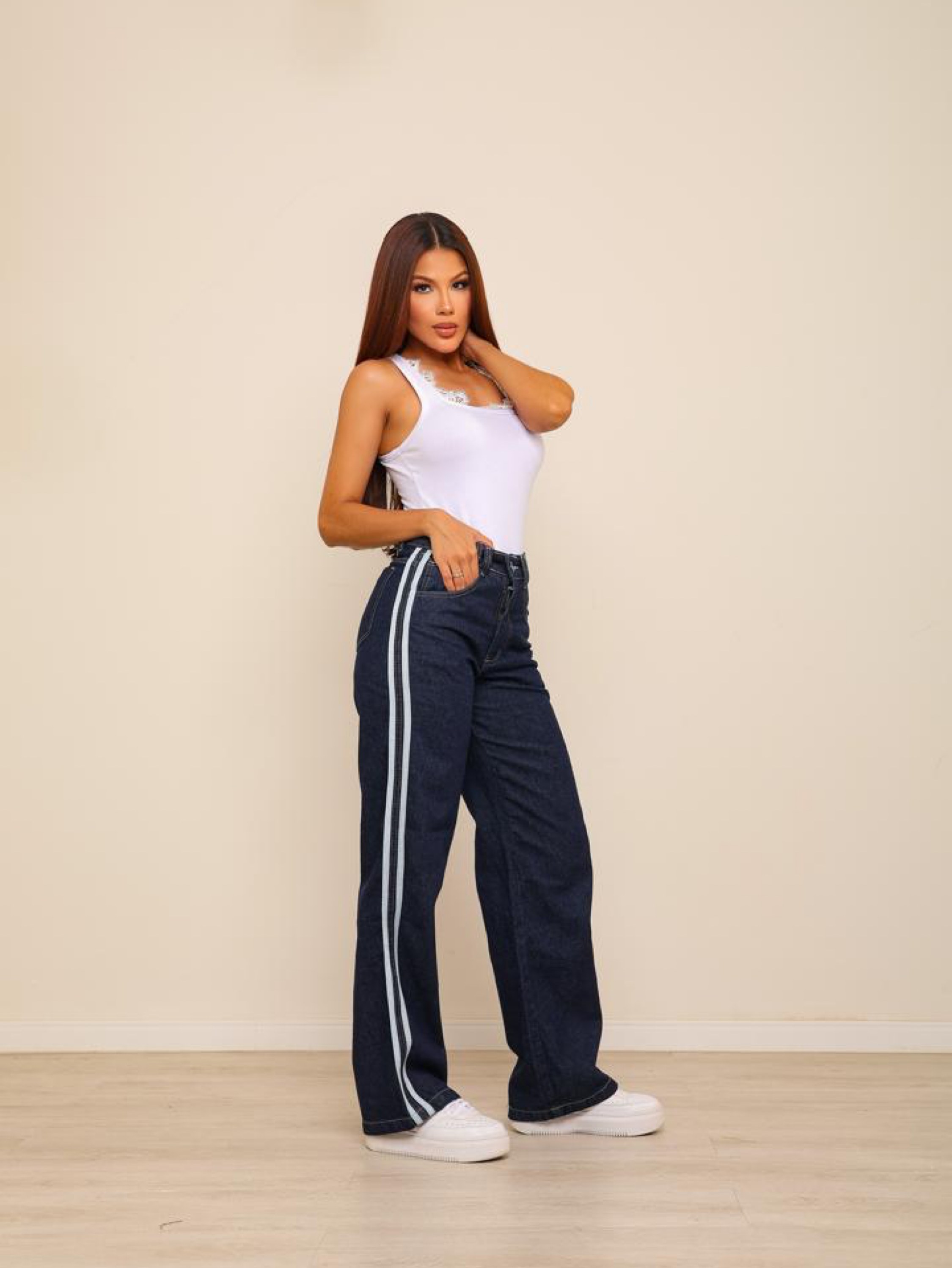 Calça wide leg jeans feminina com linha branca