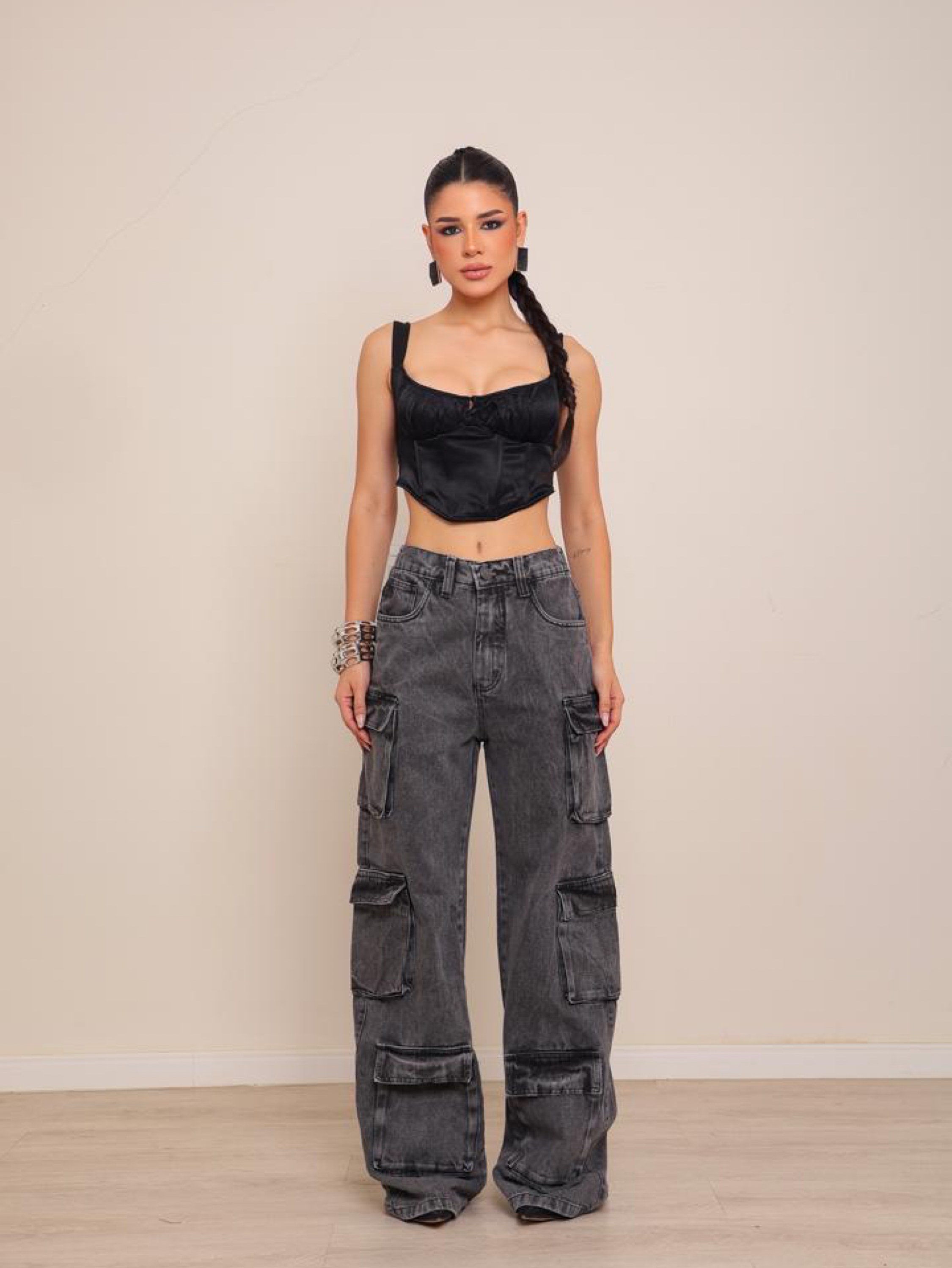 Calça wide leg cargo jeans feminina