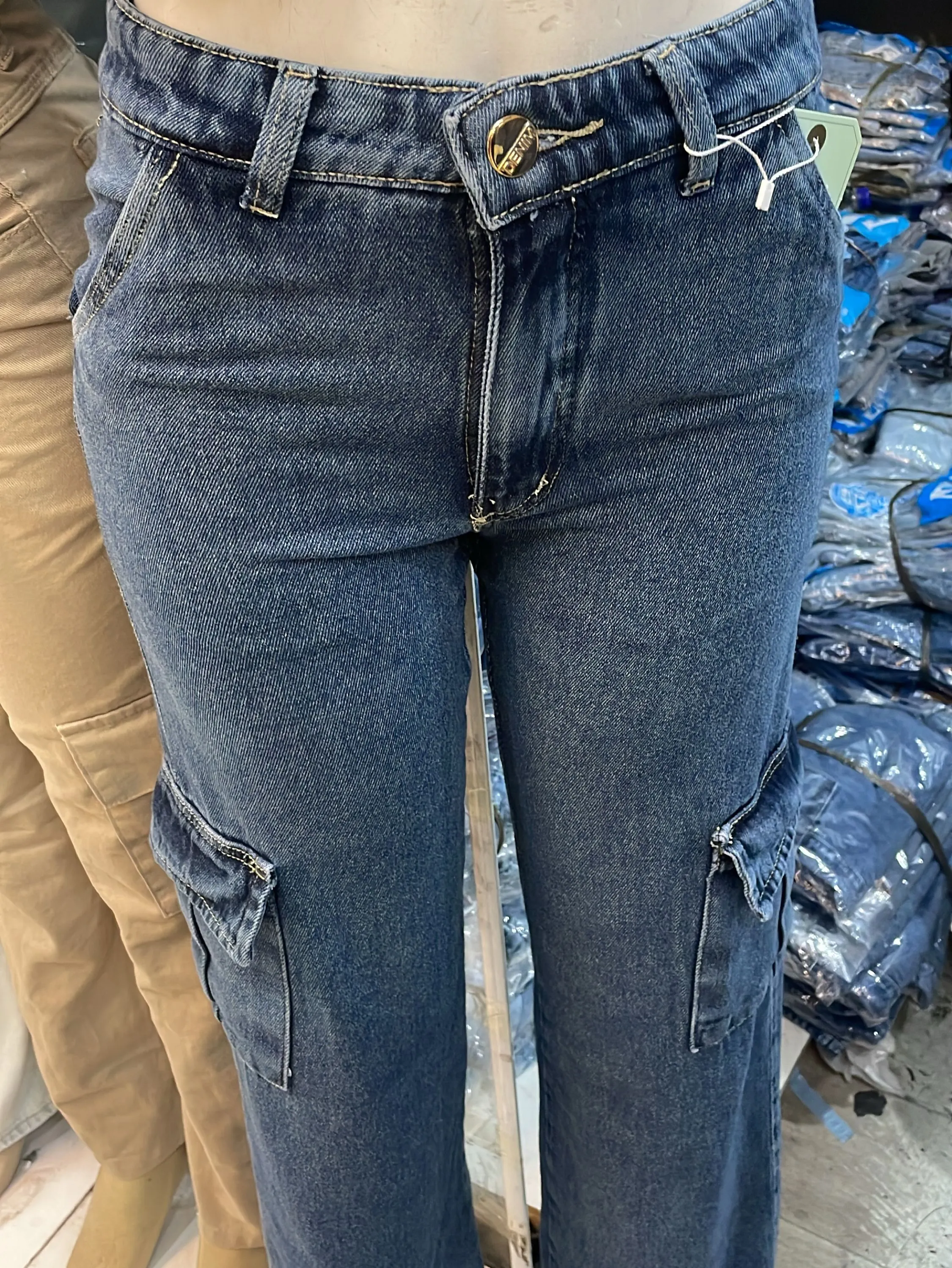 Calça cargo escura