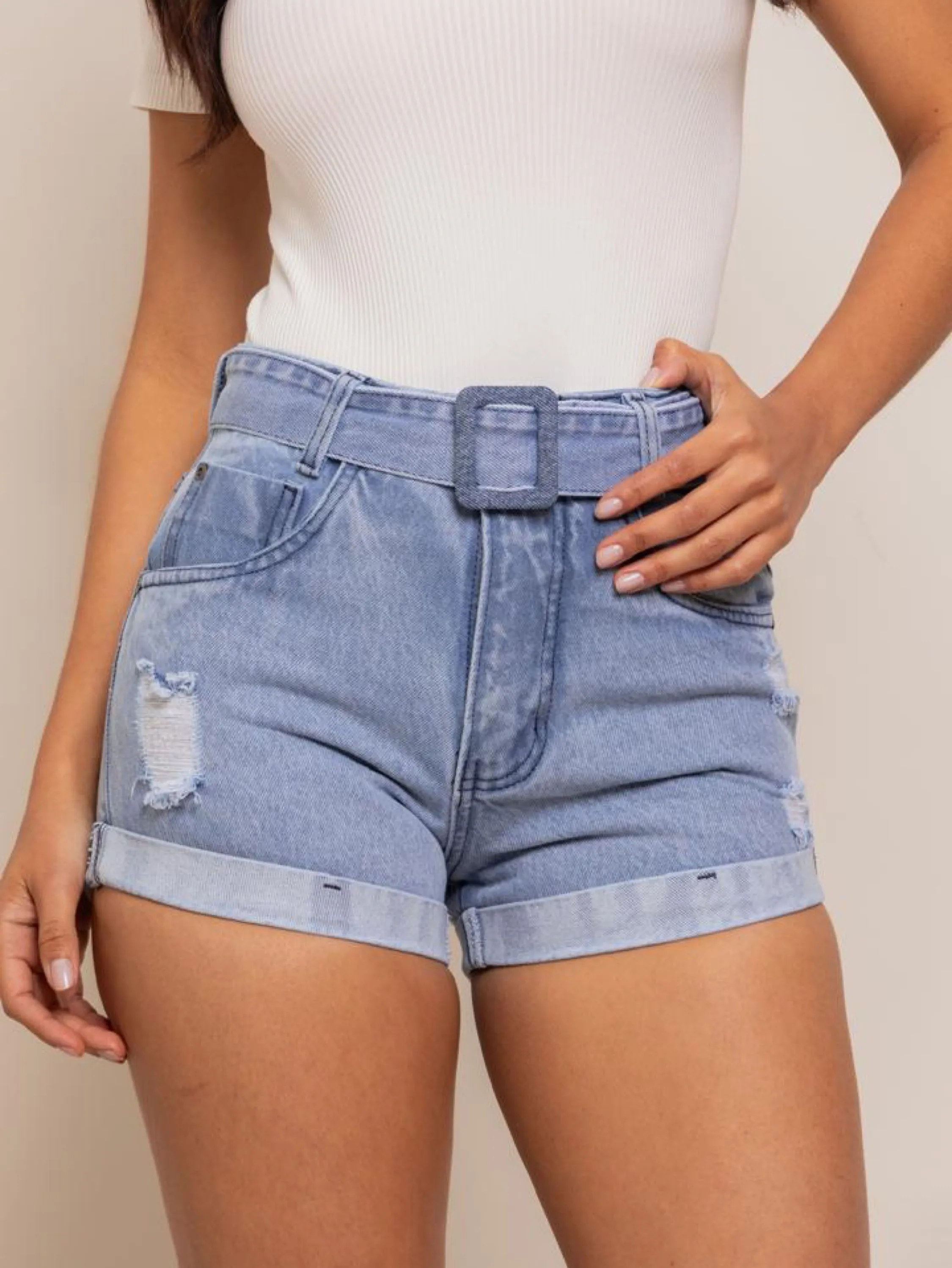 Short jeans feminino com cinto