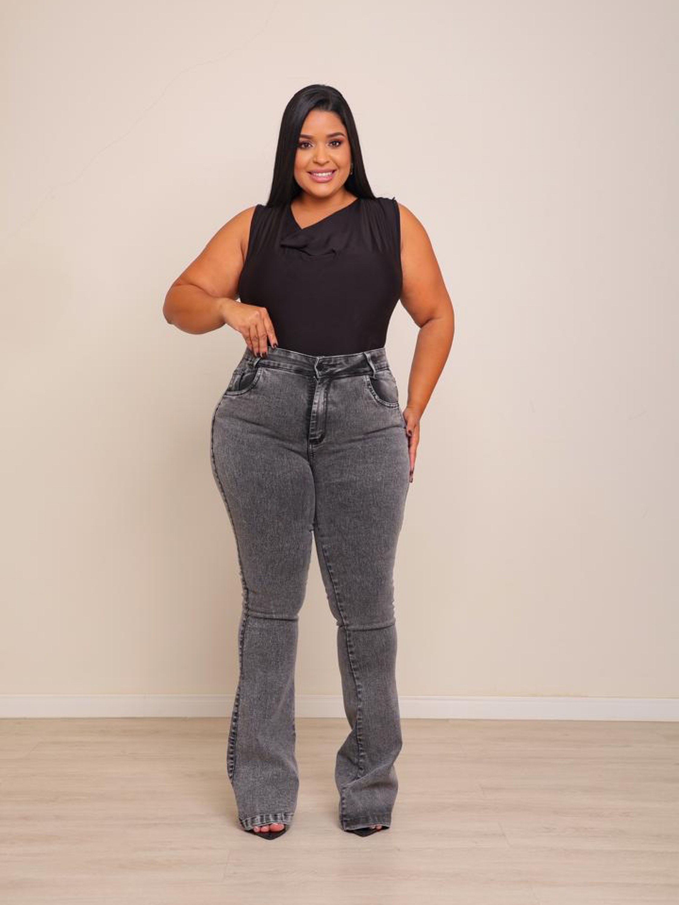Calça flare jeans feminina plus size