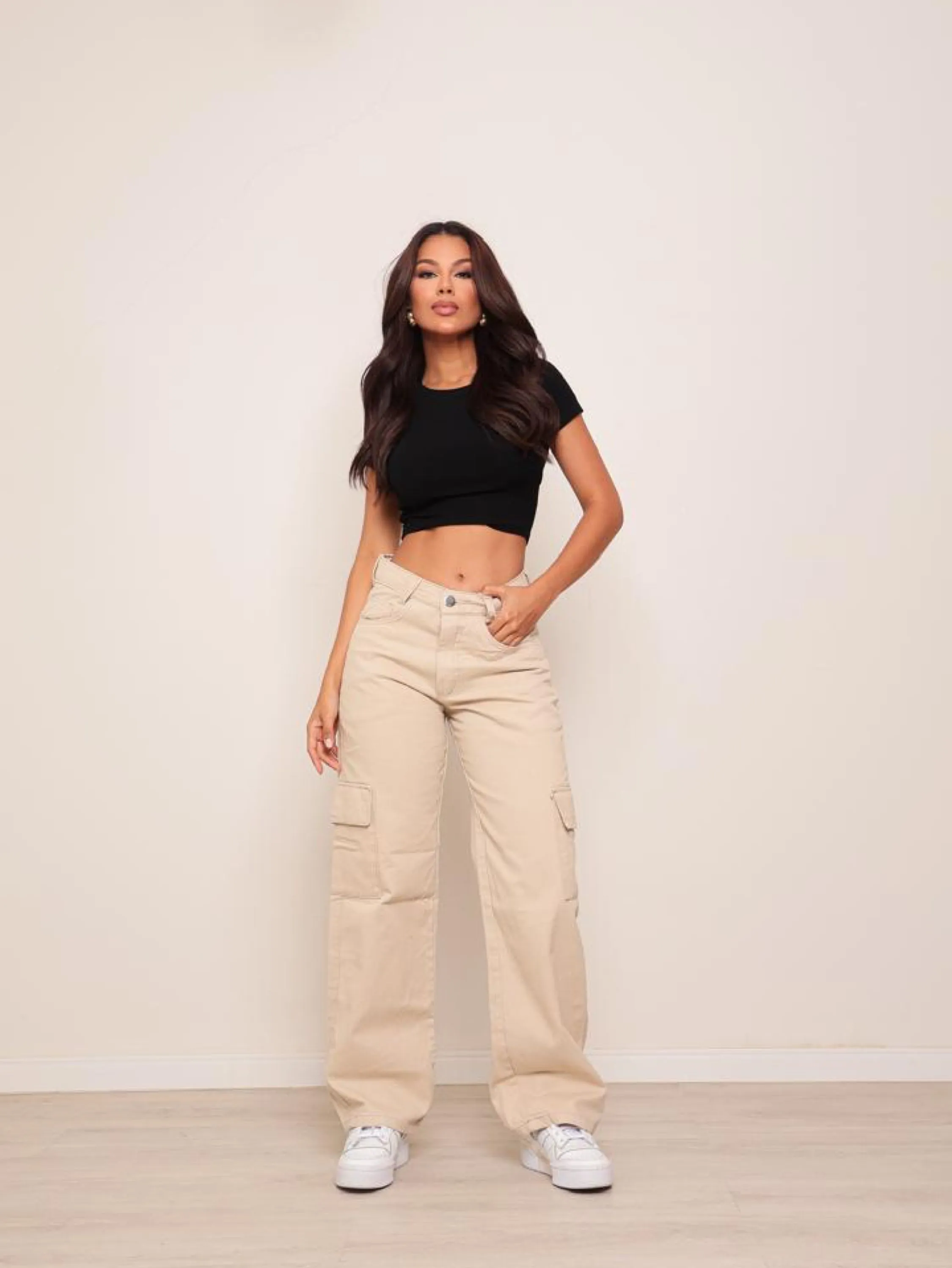 Calça wide leg cargo jeans feminina