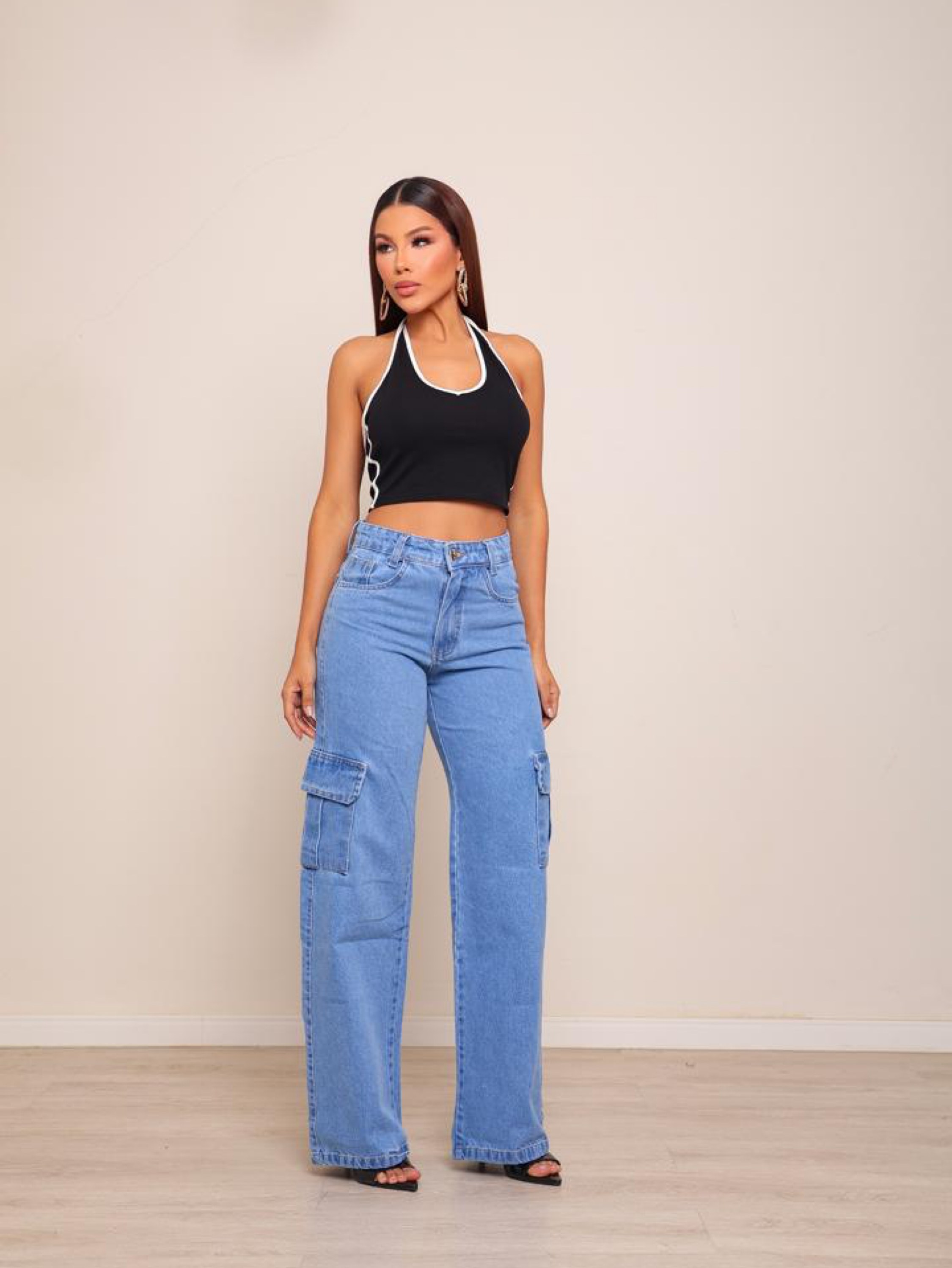 Calça wide leg cargo jeans feminina
