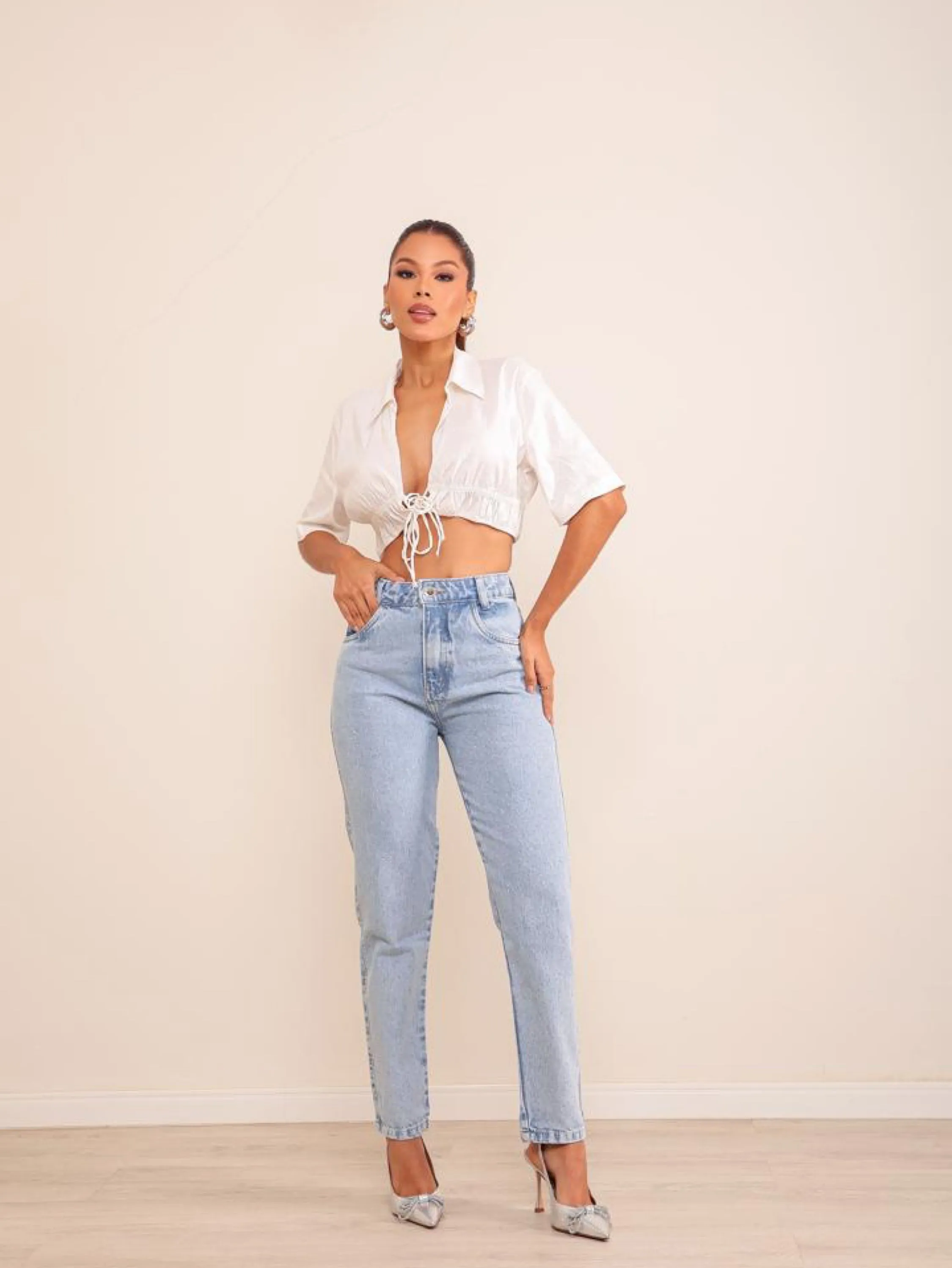 Calça mom jeans feminina de strass