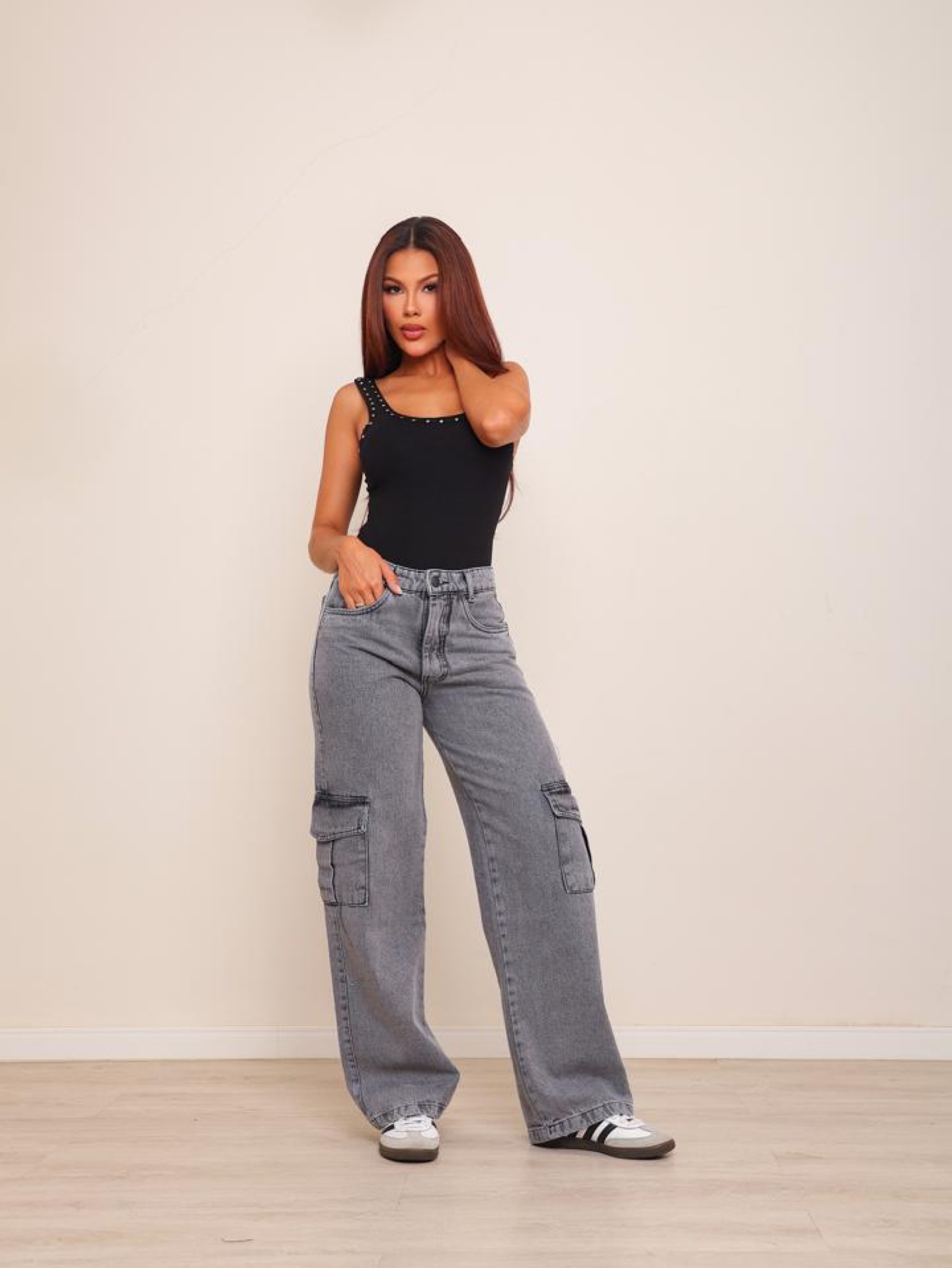 Calça wide leg cargo jeans feminina
