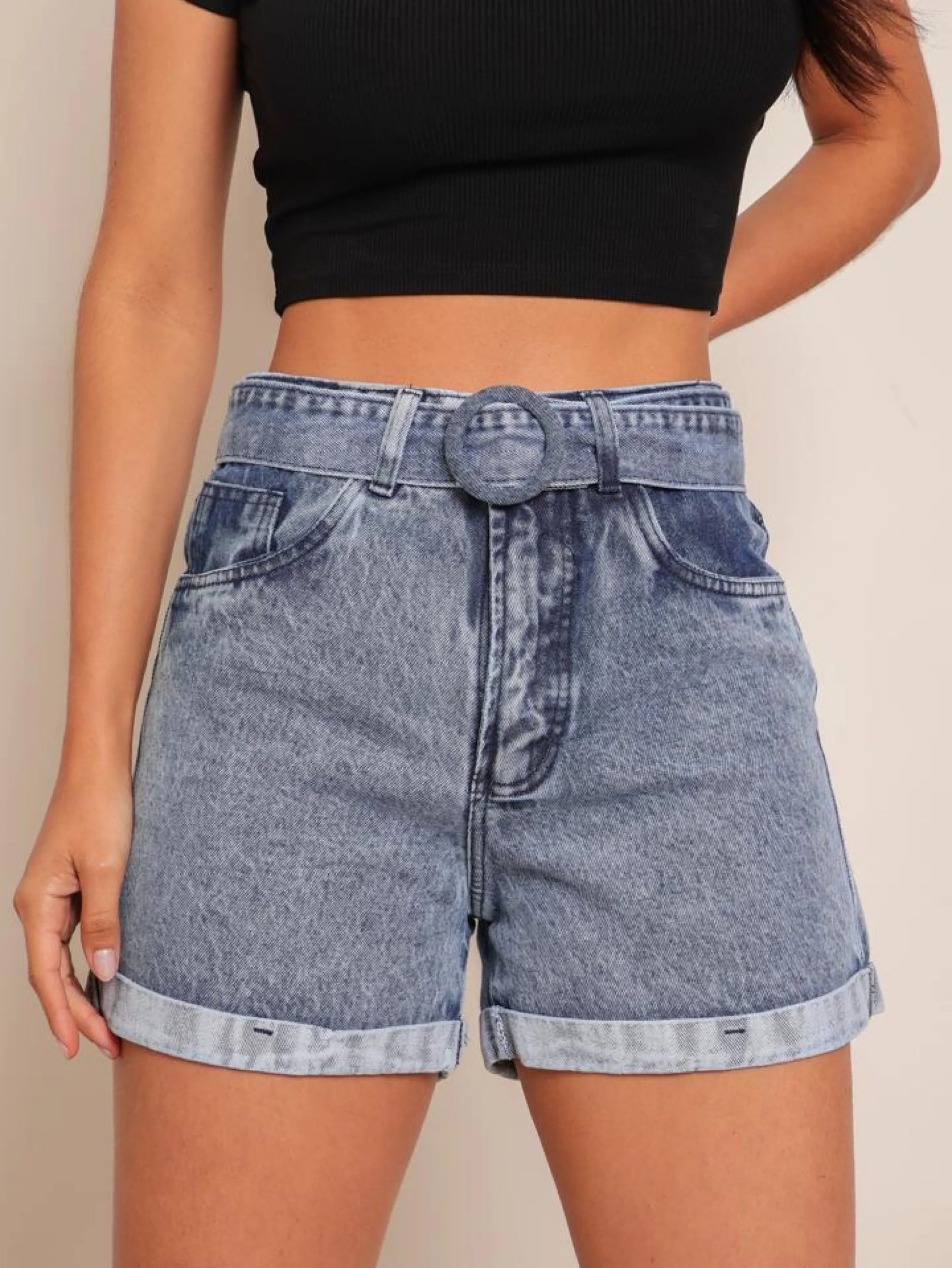 Short jeans feminino com cinto