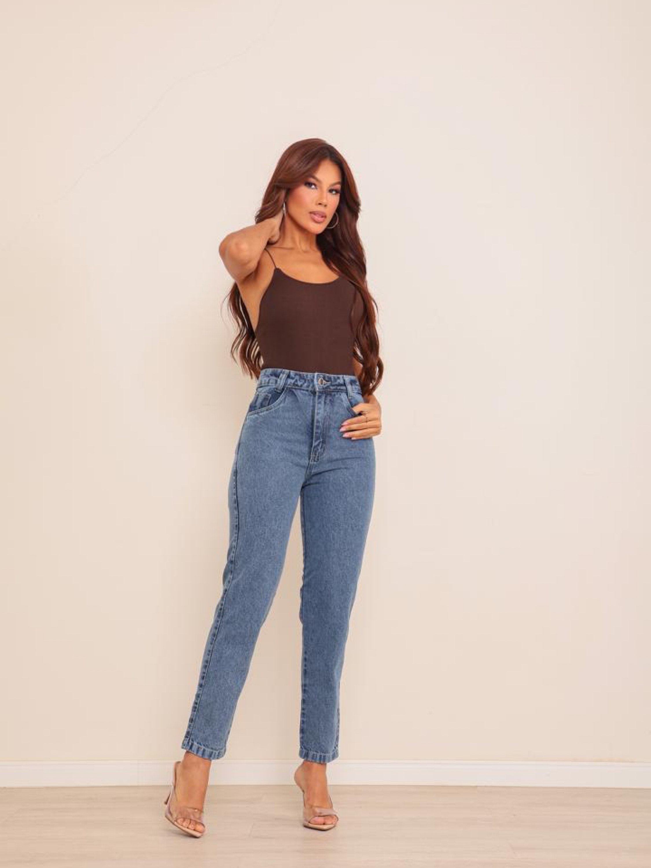 Calça mom jeans feminina