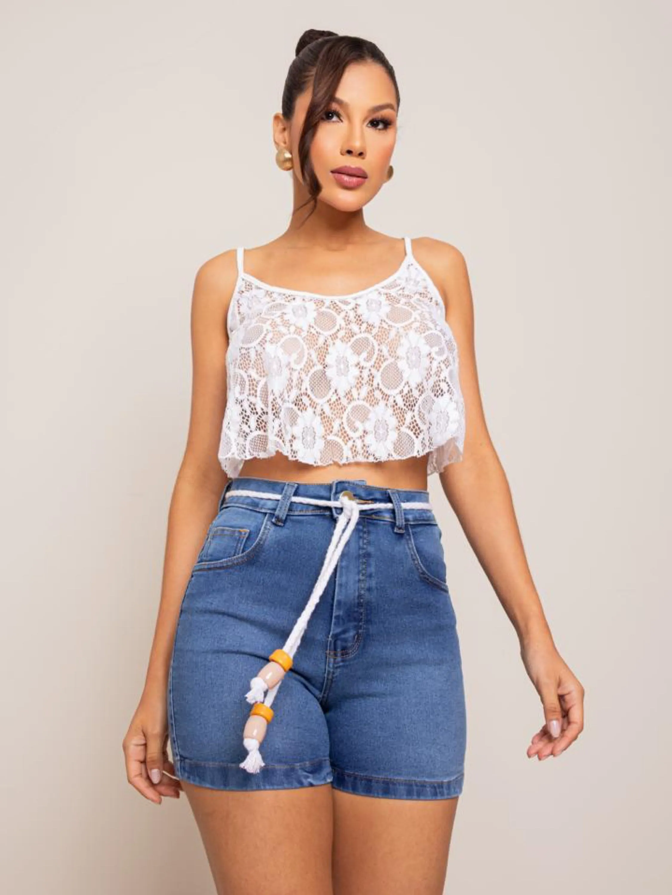 Short jeans feminino com cordonzinho