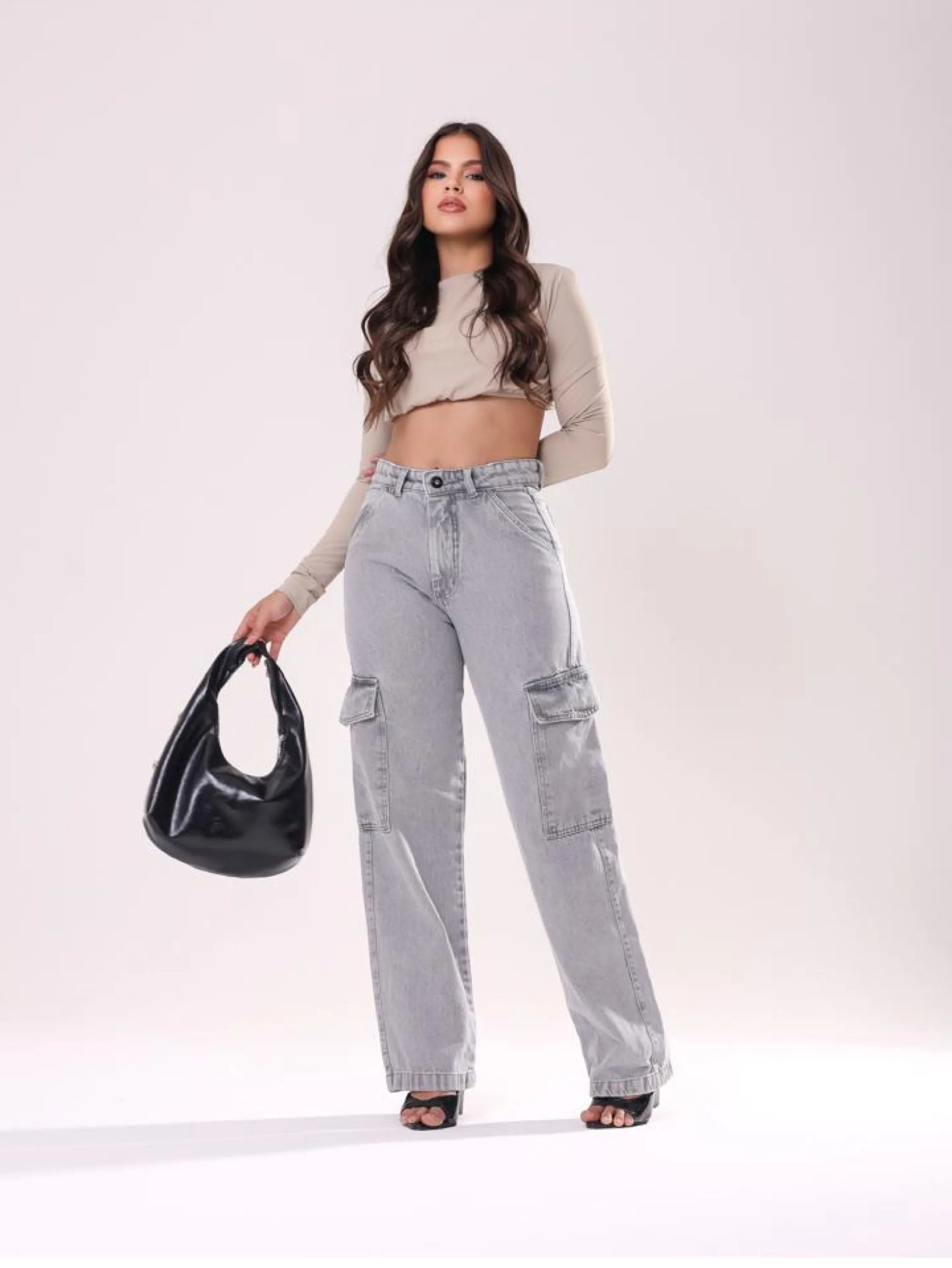 Calça wide leg cargo jeans feminina