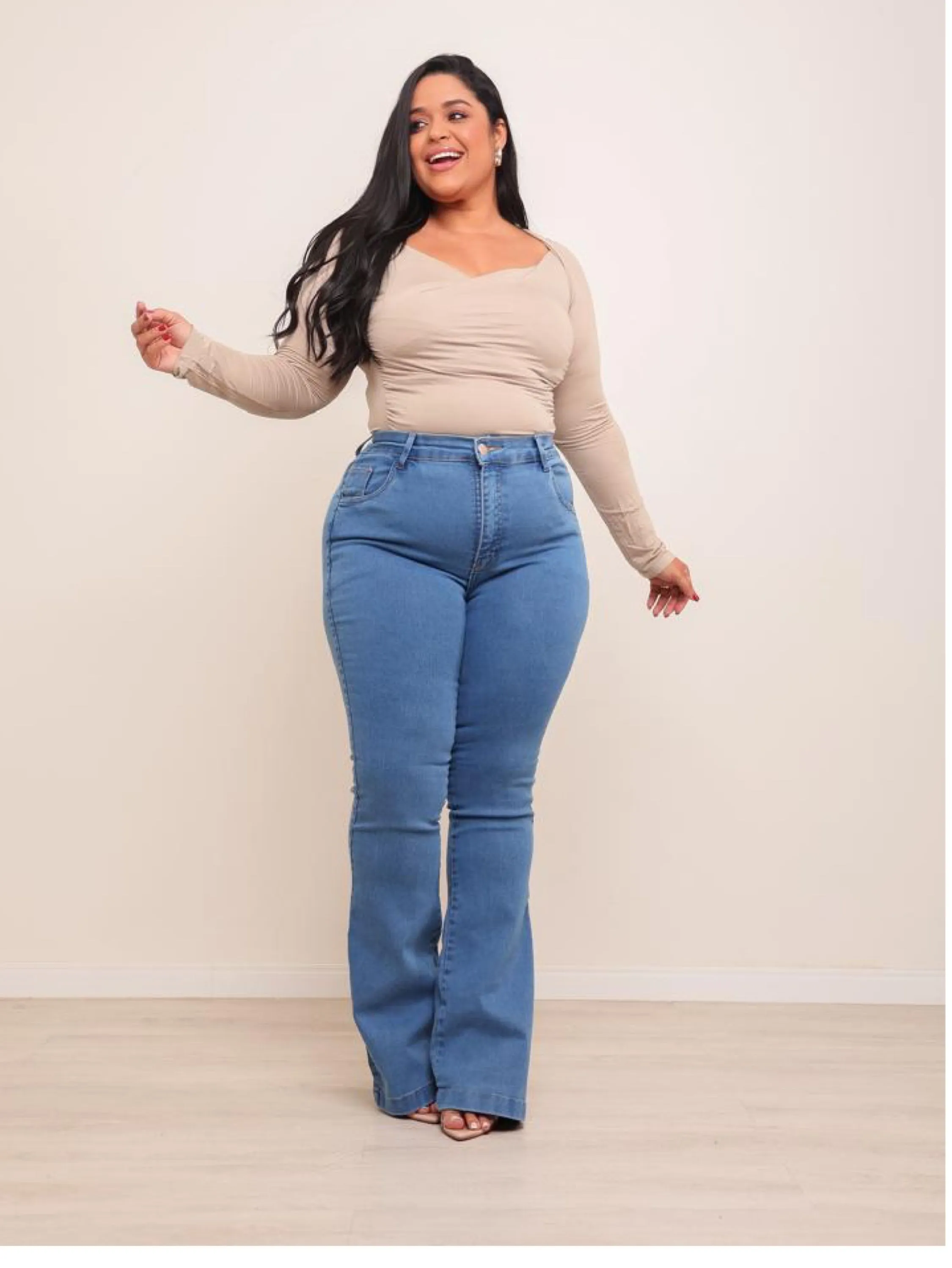 Calça flare jeans feminina plus size