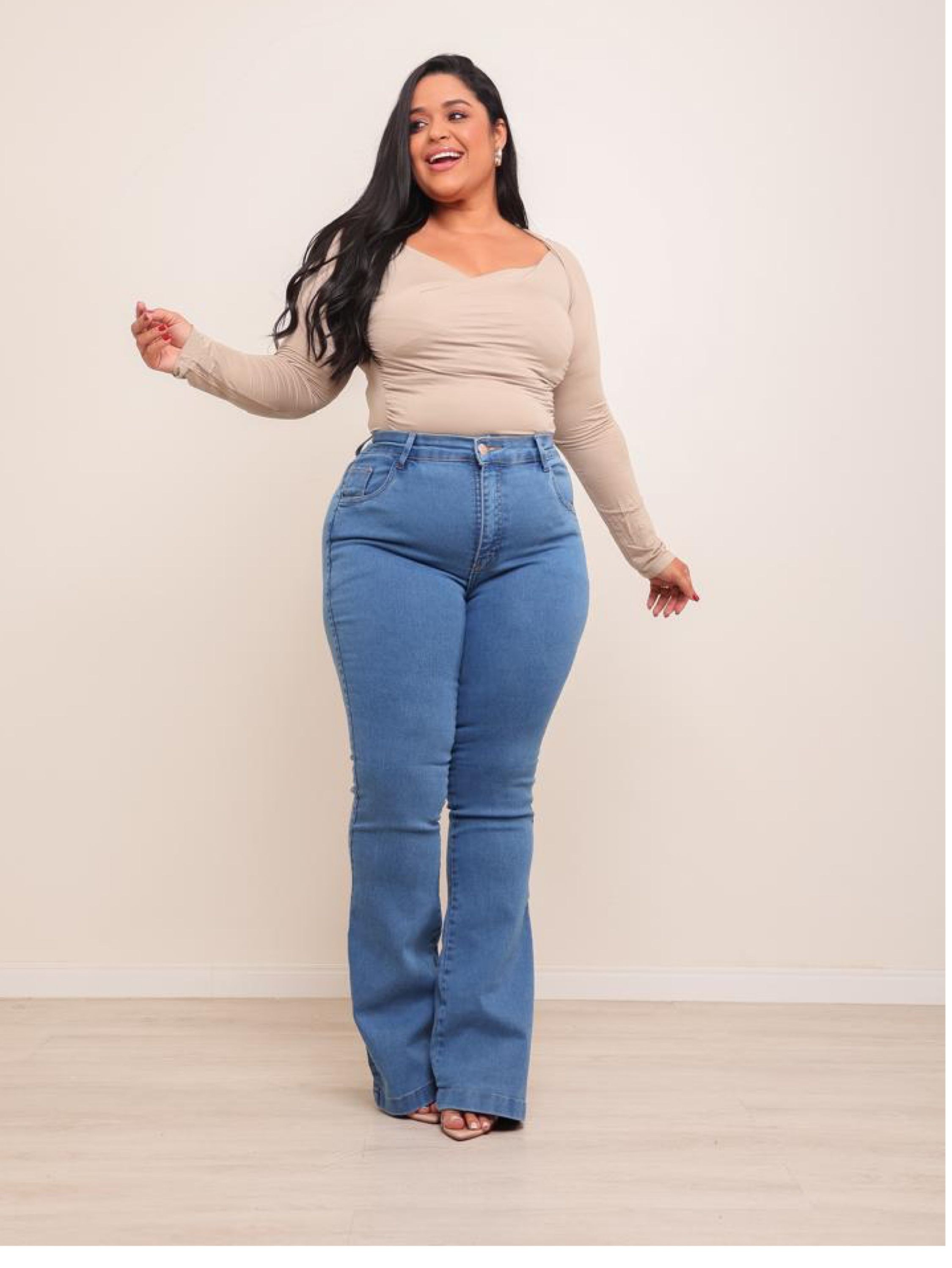Calça flare jeans feminina plus size