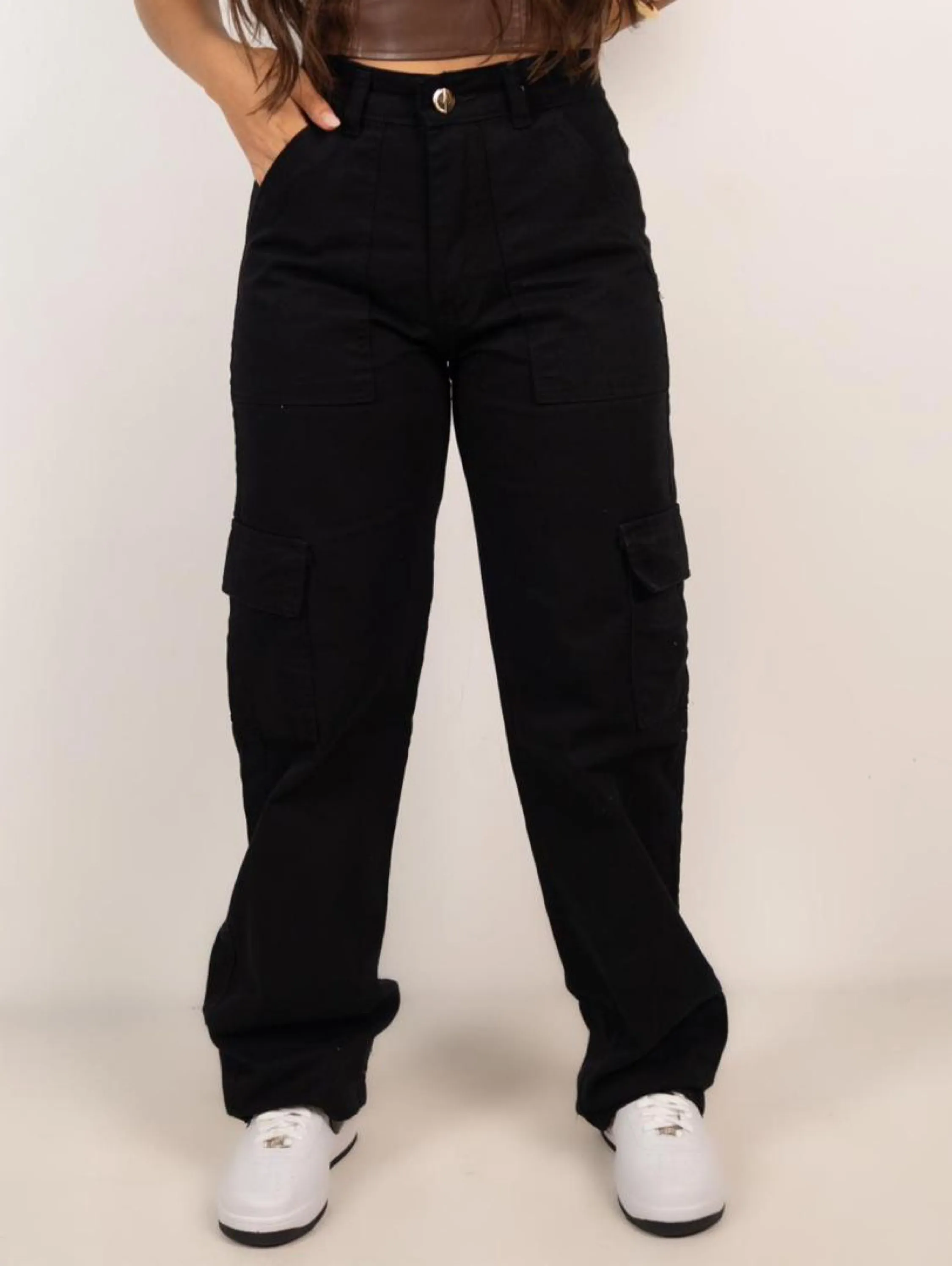 Calça wide leg cargo jeans feminina