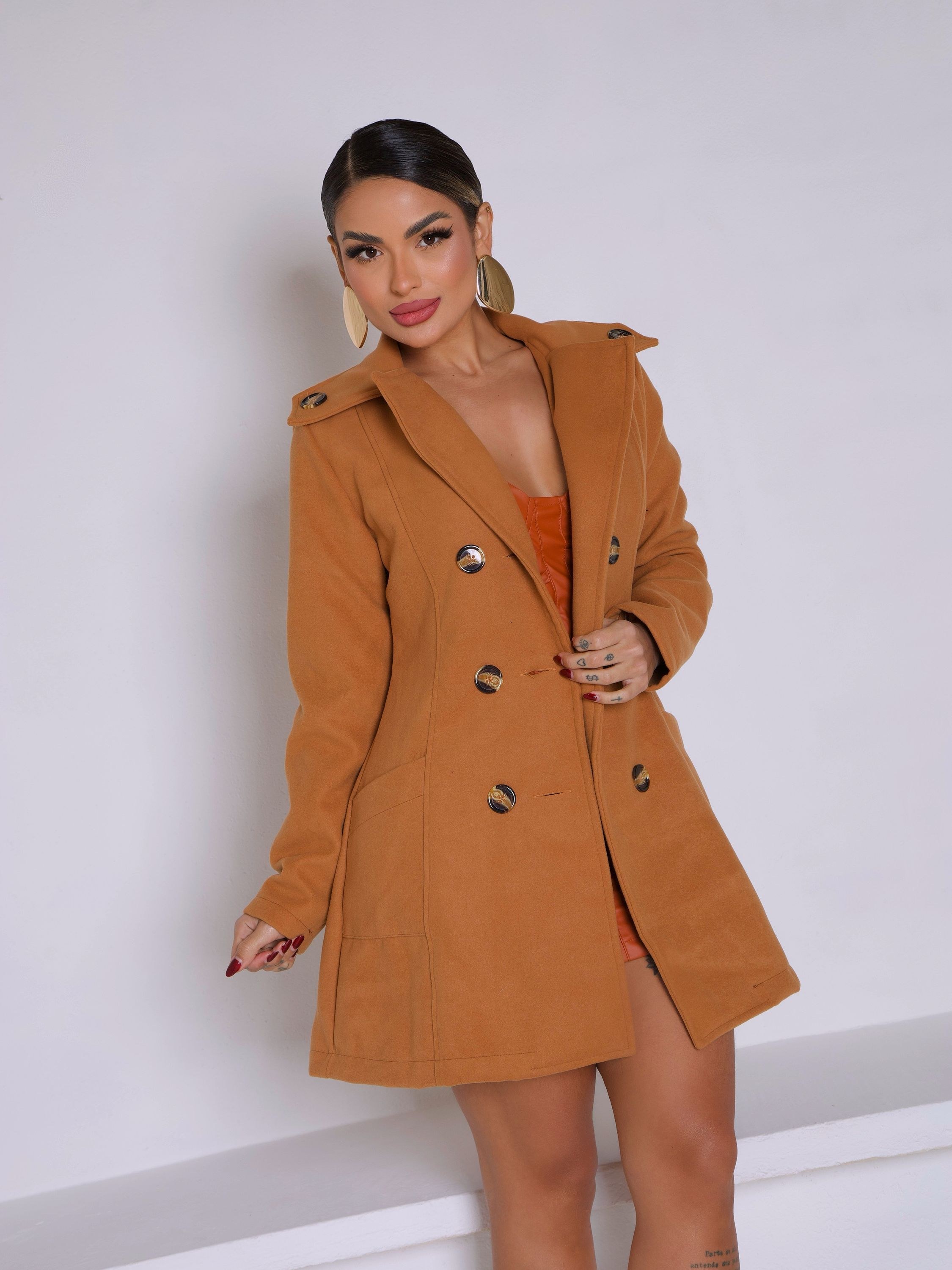 CASACO LONGO COM BOTÃO IZANARA