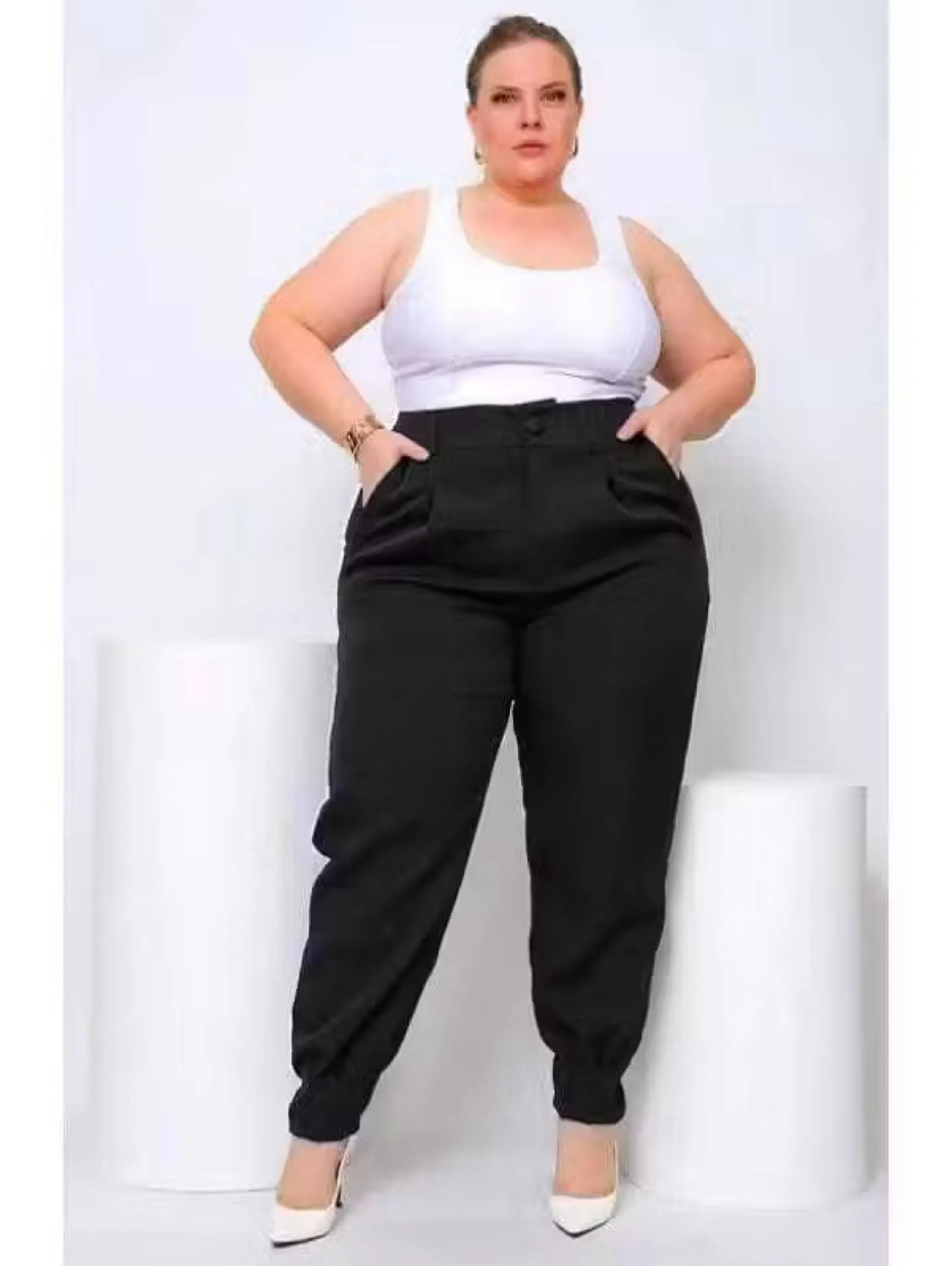Calça Cenoura Alfaiataria Plus Size Feminina
