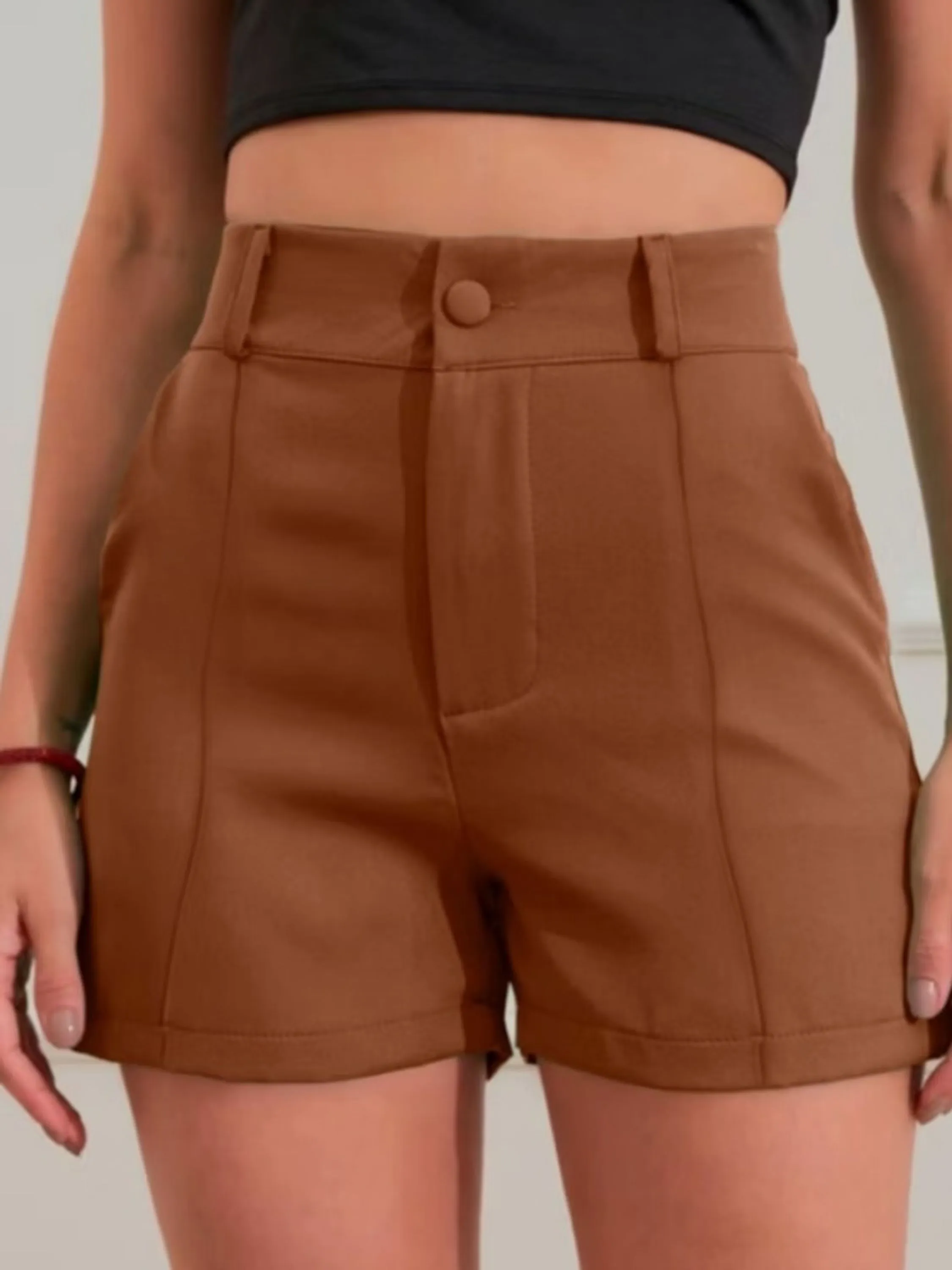 Short feminino cintura alta alfaiataria com risca