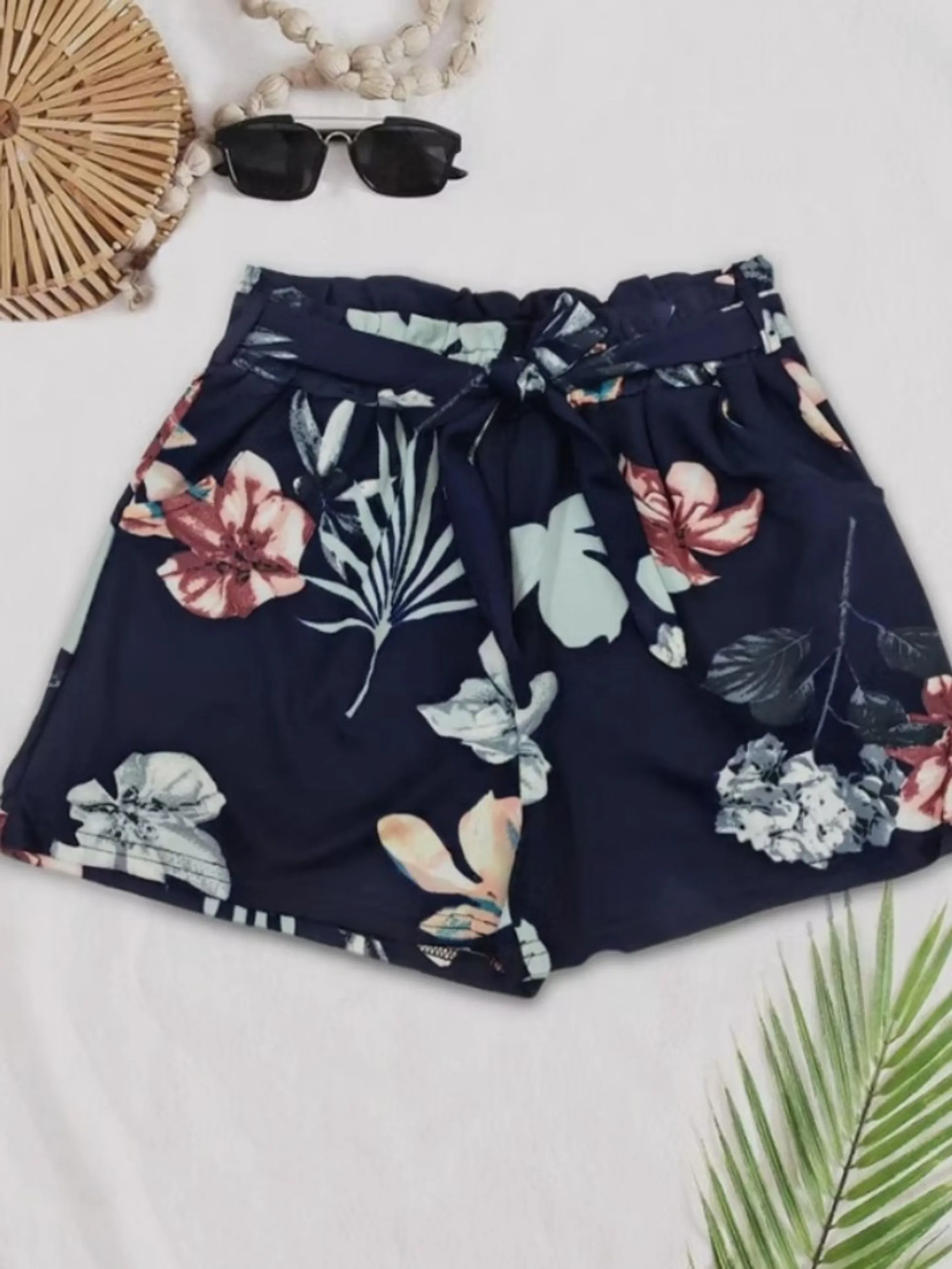 Short curto feminino estampado florido verão confortável